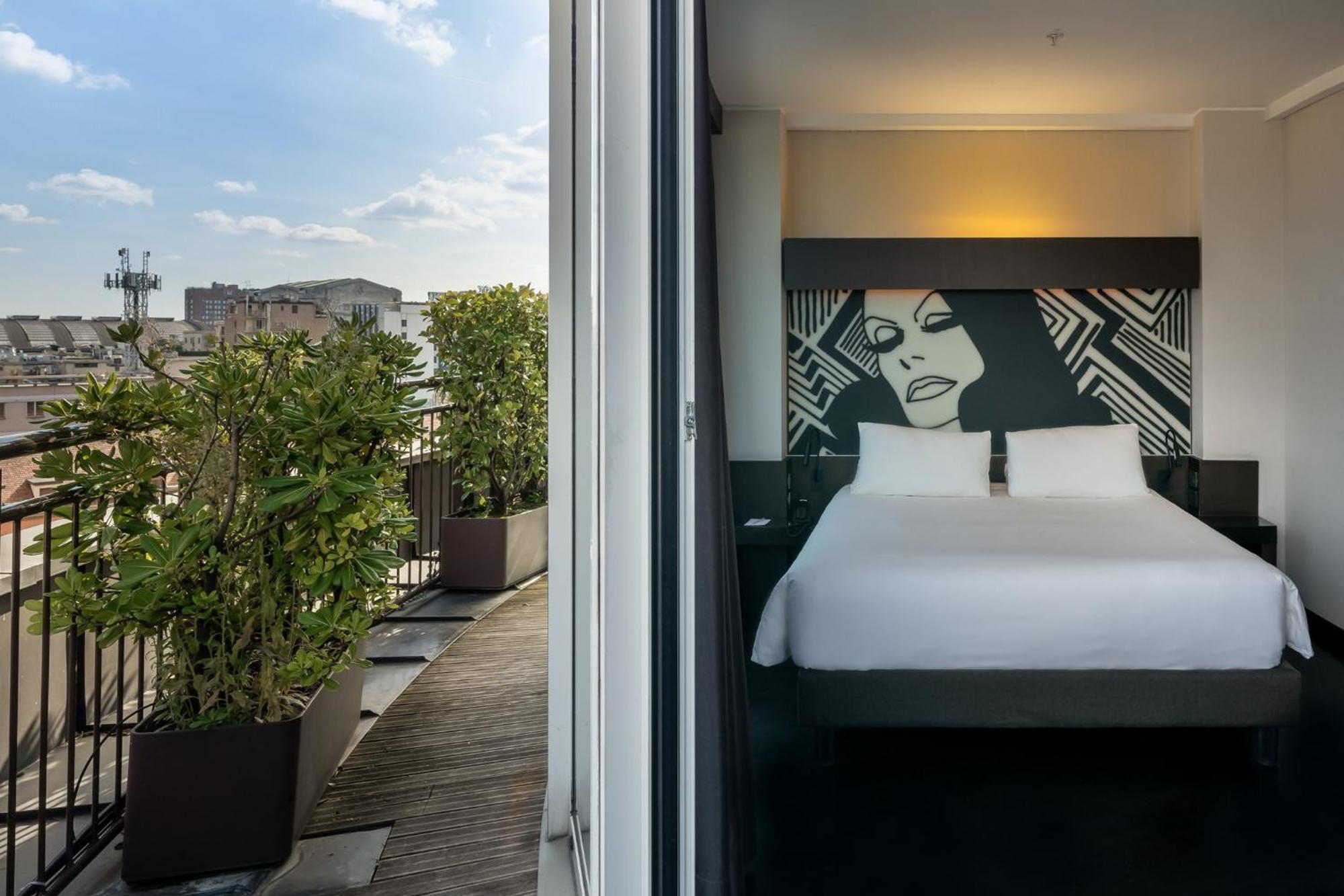 Crowne Plaza By Ihg Hotell