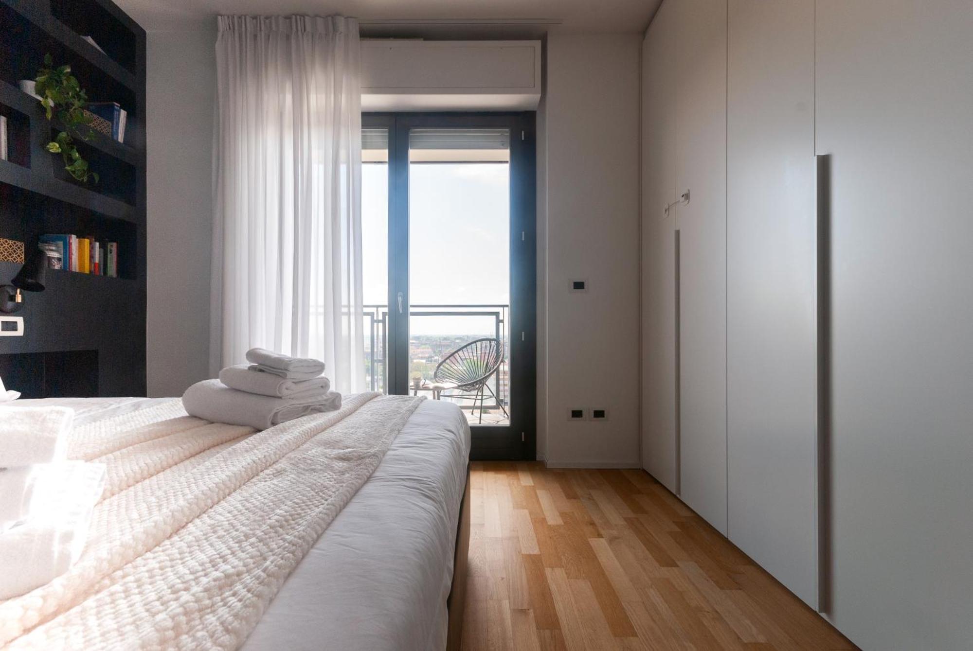 With Panoramic View Of And Public Free Parking Lot Milan