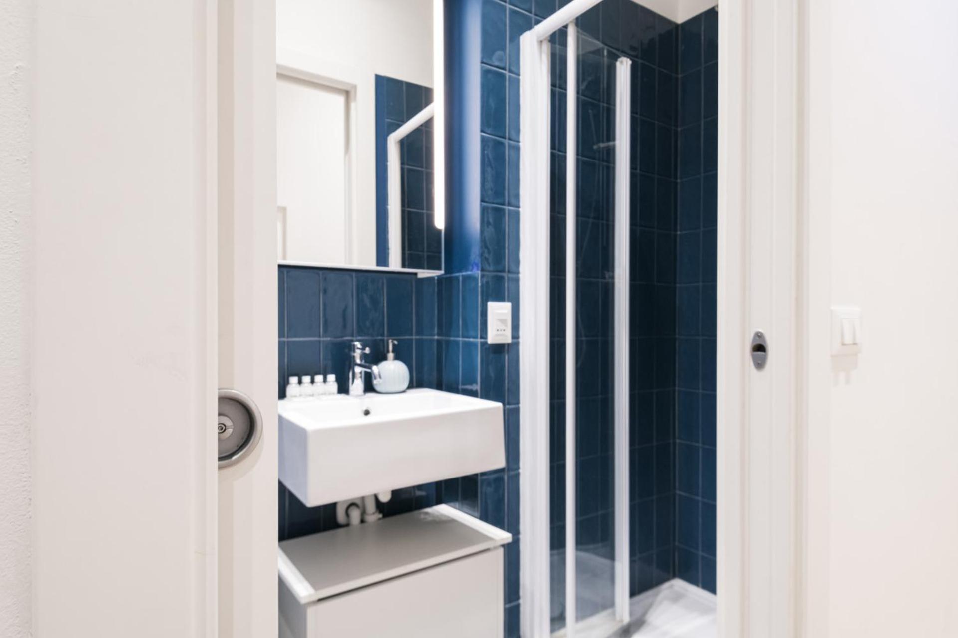 Easylife-luminoso In Zona Garibaldifs Milaan