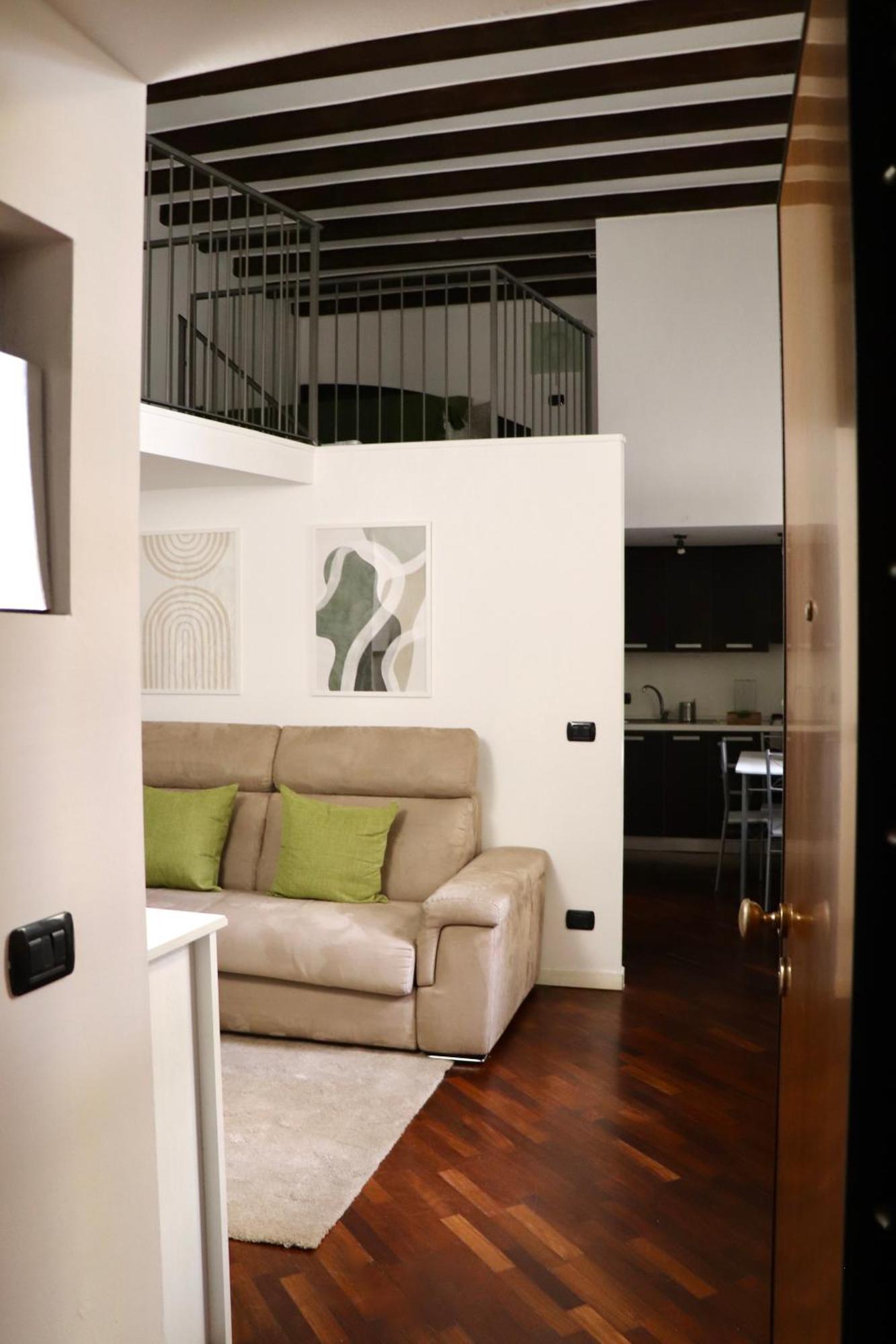 Navigli-duomo Rehomes Green Loft