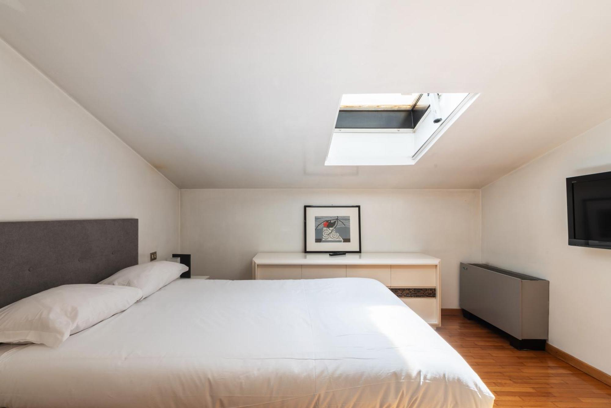 Apartment Elegante Bilocale Con Postazione Lavoro San Babila Milan