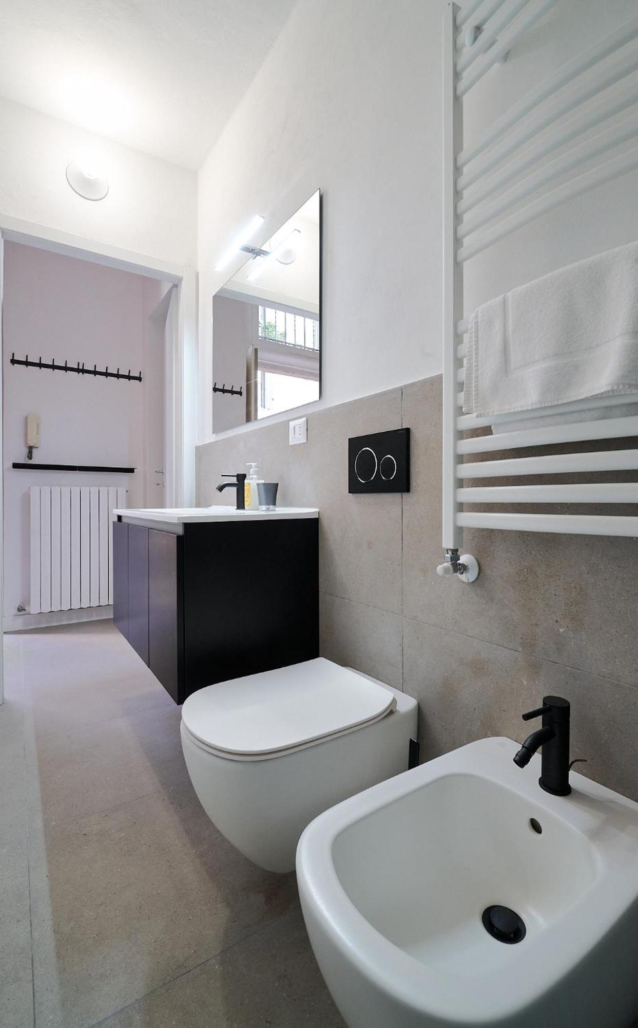 Suity L Pisacane 53 Milano