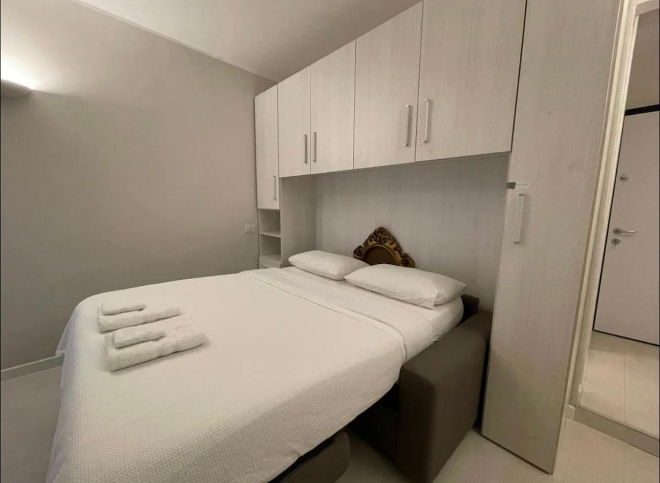Regina In Sky Santa Giulia - Sky Tv, Wifi E Breakfast Box Lejlighed