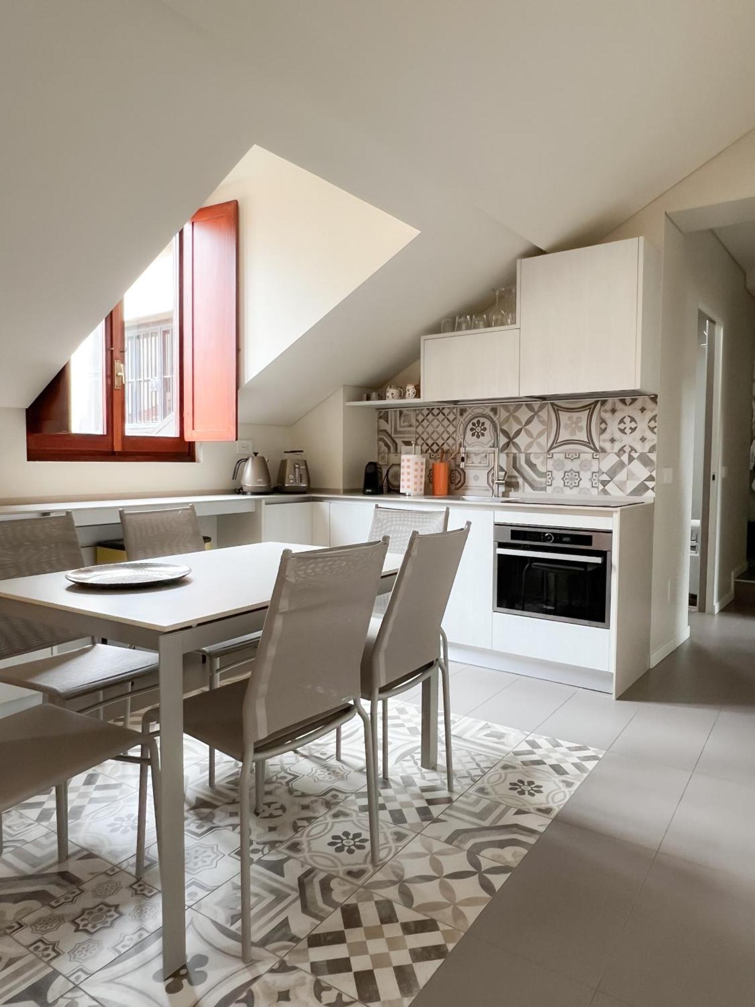 Apartment Comecasa 10 Minutes Walk From Duomo 2 Bedroom *