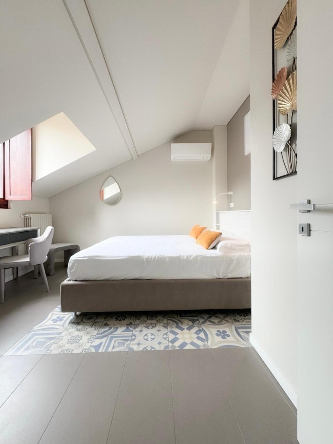 Comecasa 10 Minutes Walk From Duomo 2 Bedroom Apartment *