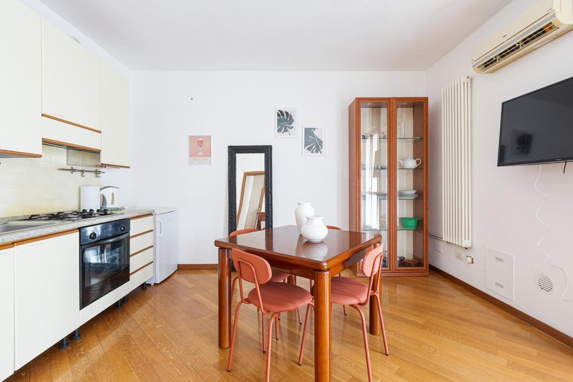 Apartment Cosy With Balcony & Private Garage Mailand