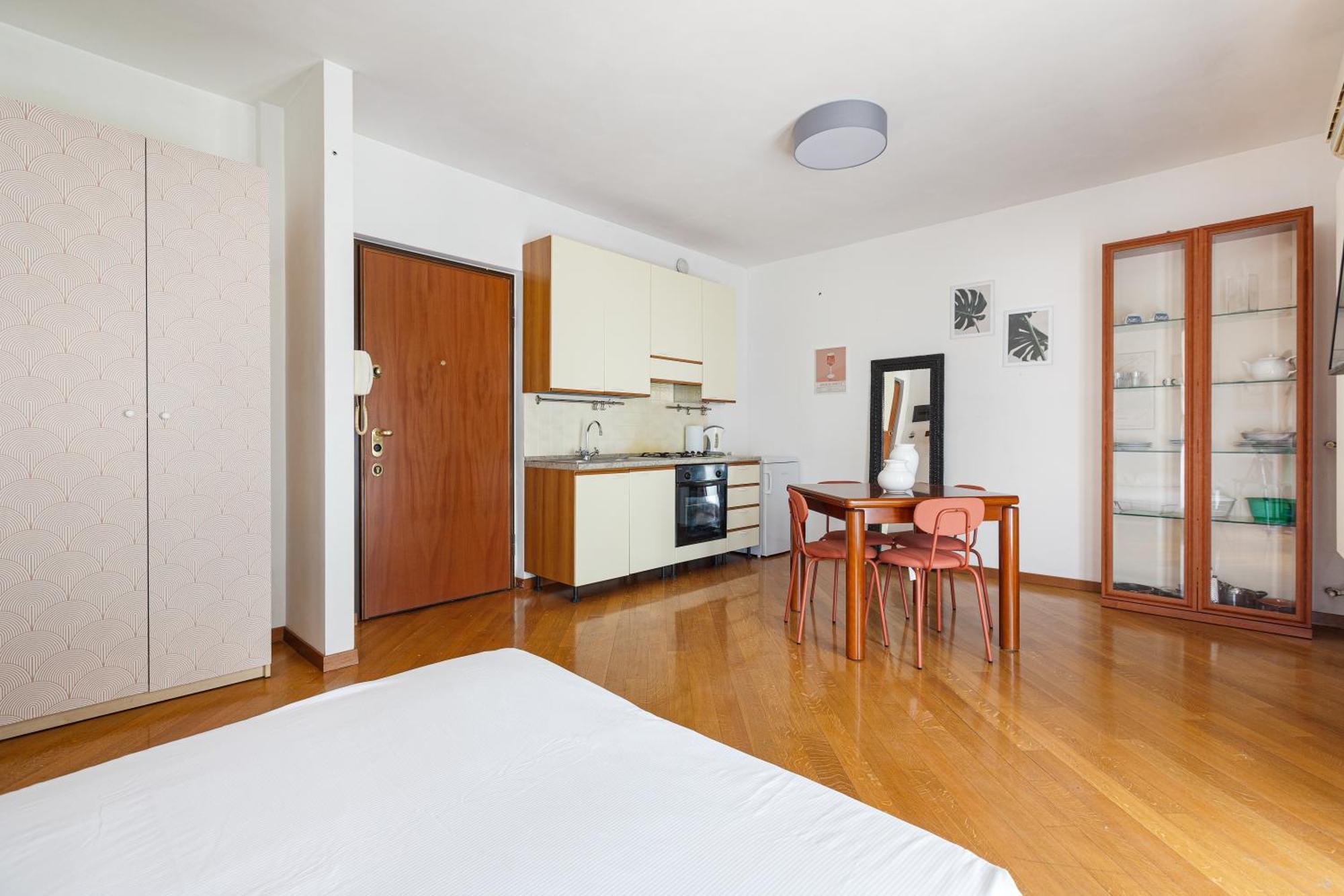 Apartment Cosy With Balcony & Private Garage Mailand