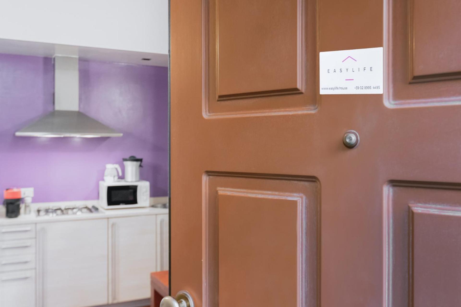 Easylife - Elegante In Moscova * Milano