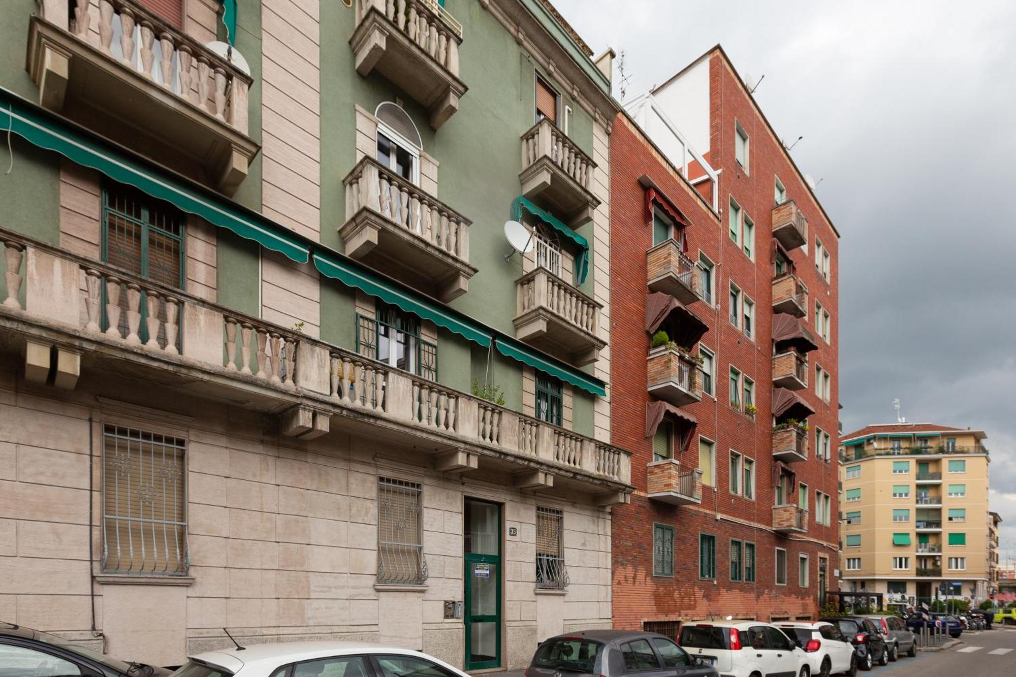 Buschi Milano-citta Studi * Milan