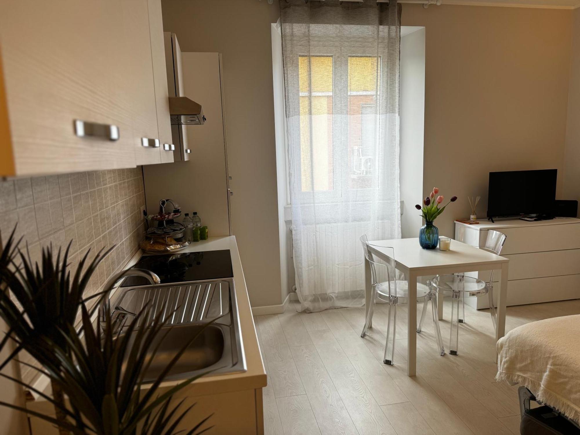 Lejlighed Regina In Sky Santa Giulia - Sky Tv, Wifi E Breakfast Box