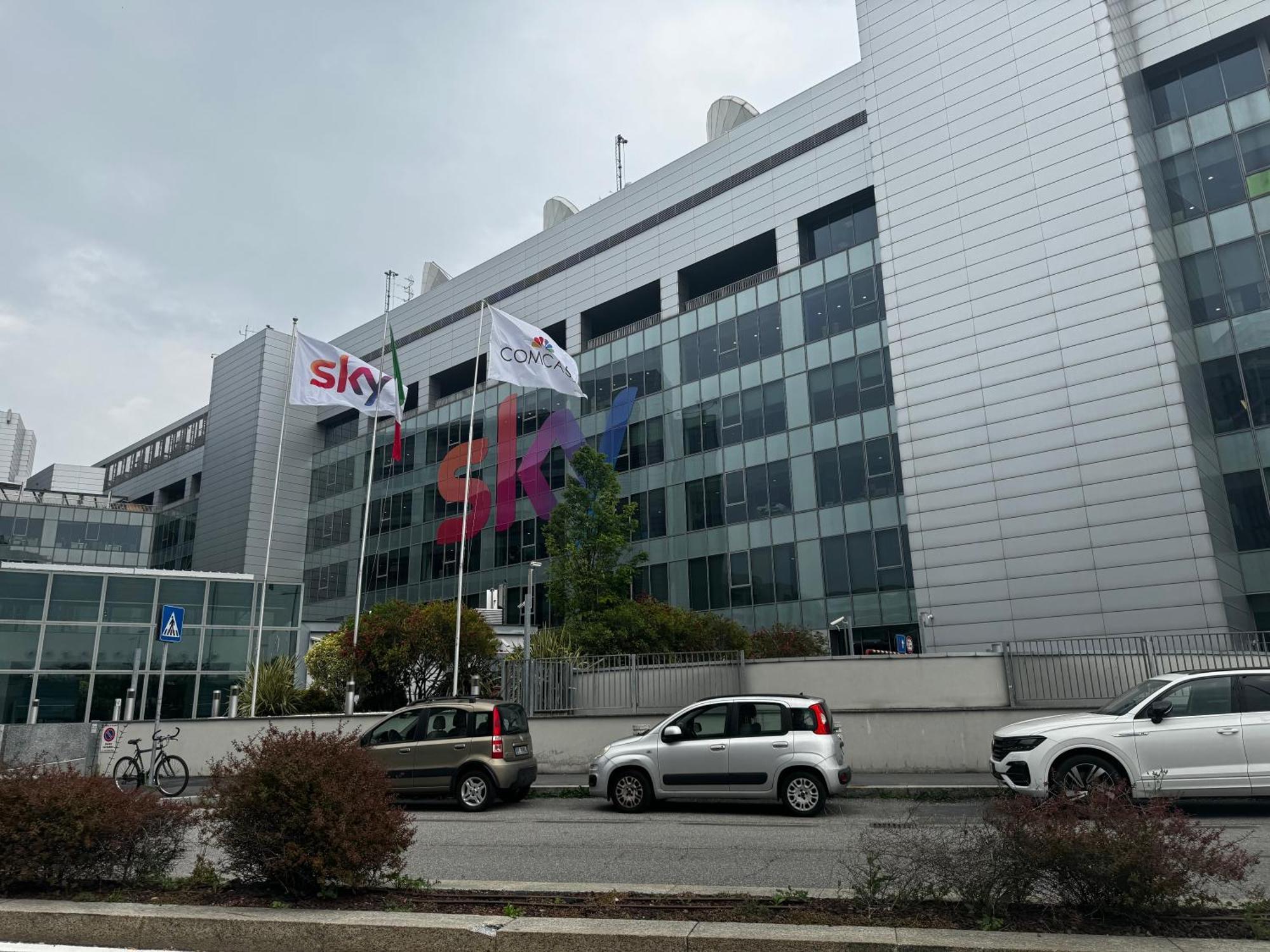 Regina In Sky Santa Giulia - Sky Tv, Wifi E Breakfast Box Lejlighed