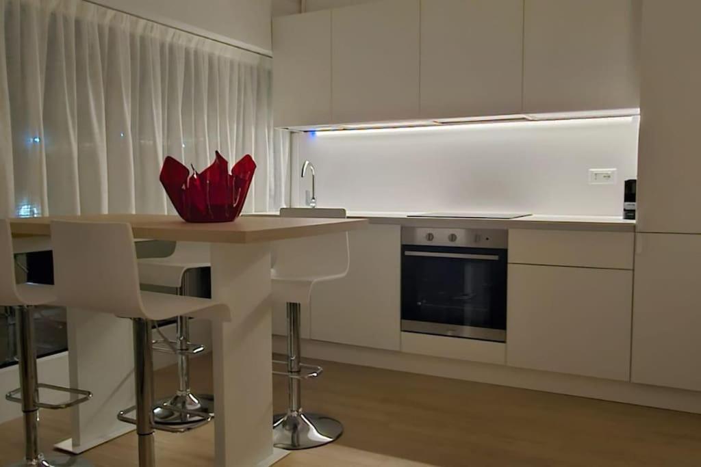 Urban De Angeli, 7 * Milaan