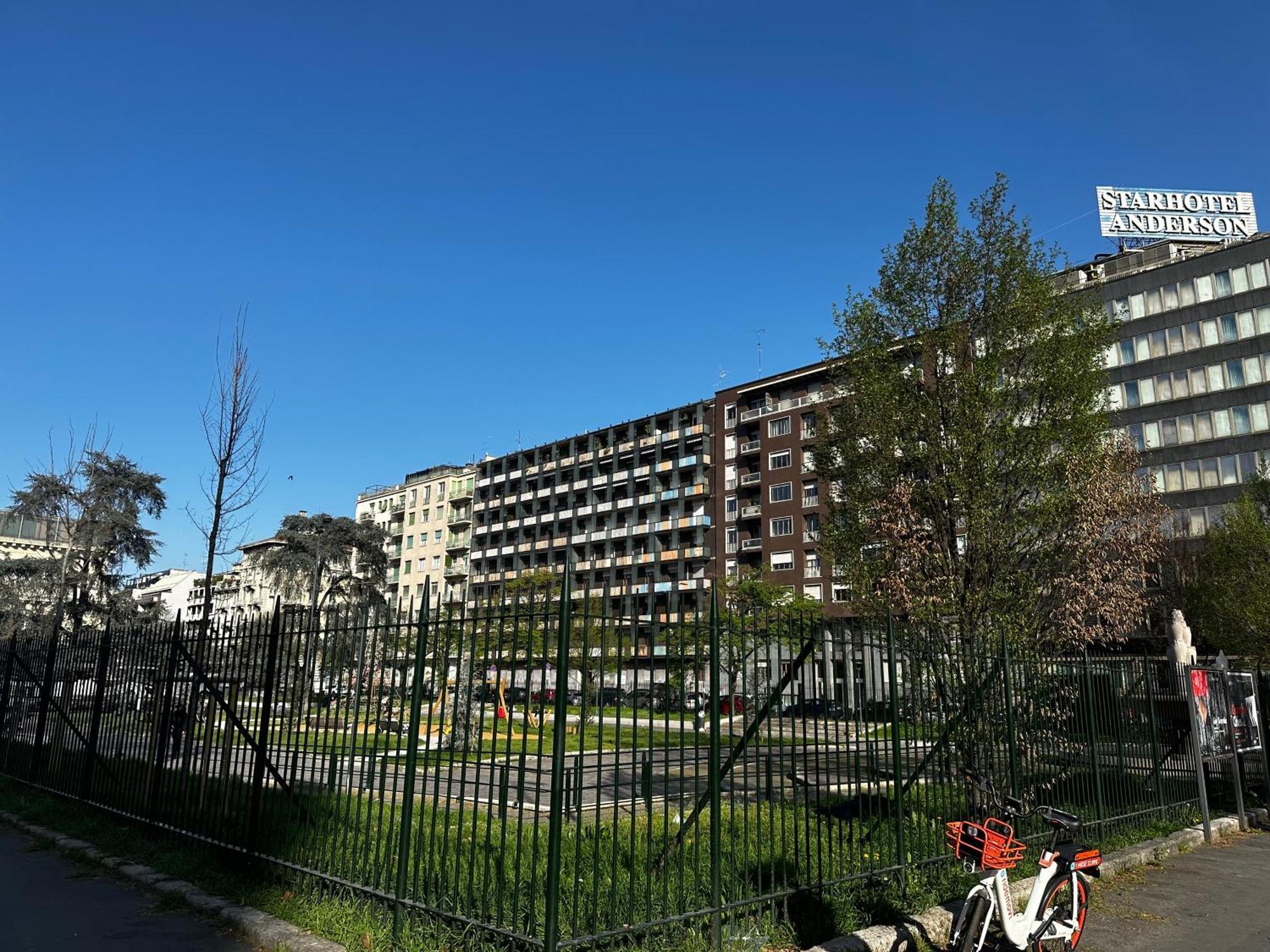 Urban Elegance Station W/private Garage Apartment Milan
