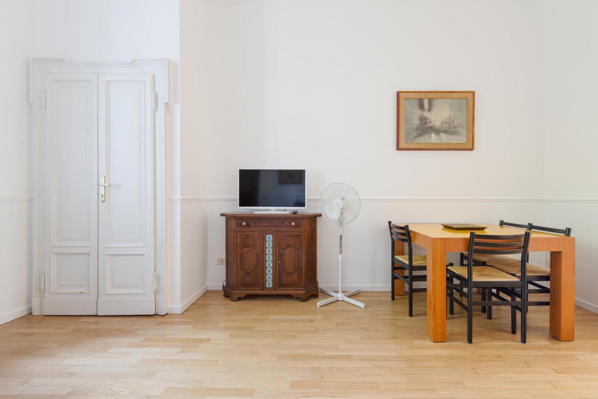 Garibaldi & Isola District Functional Apartment