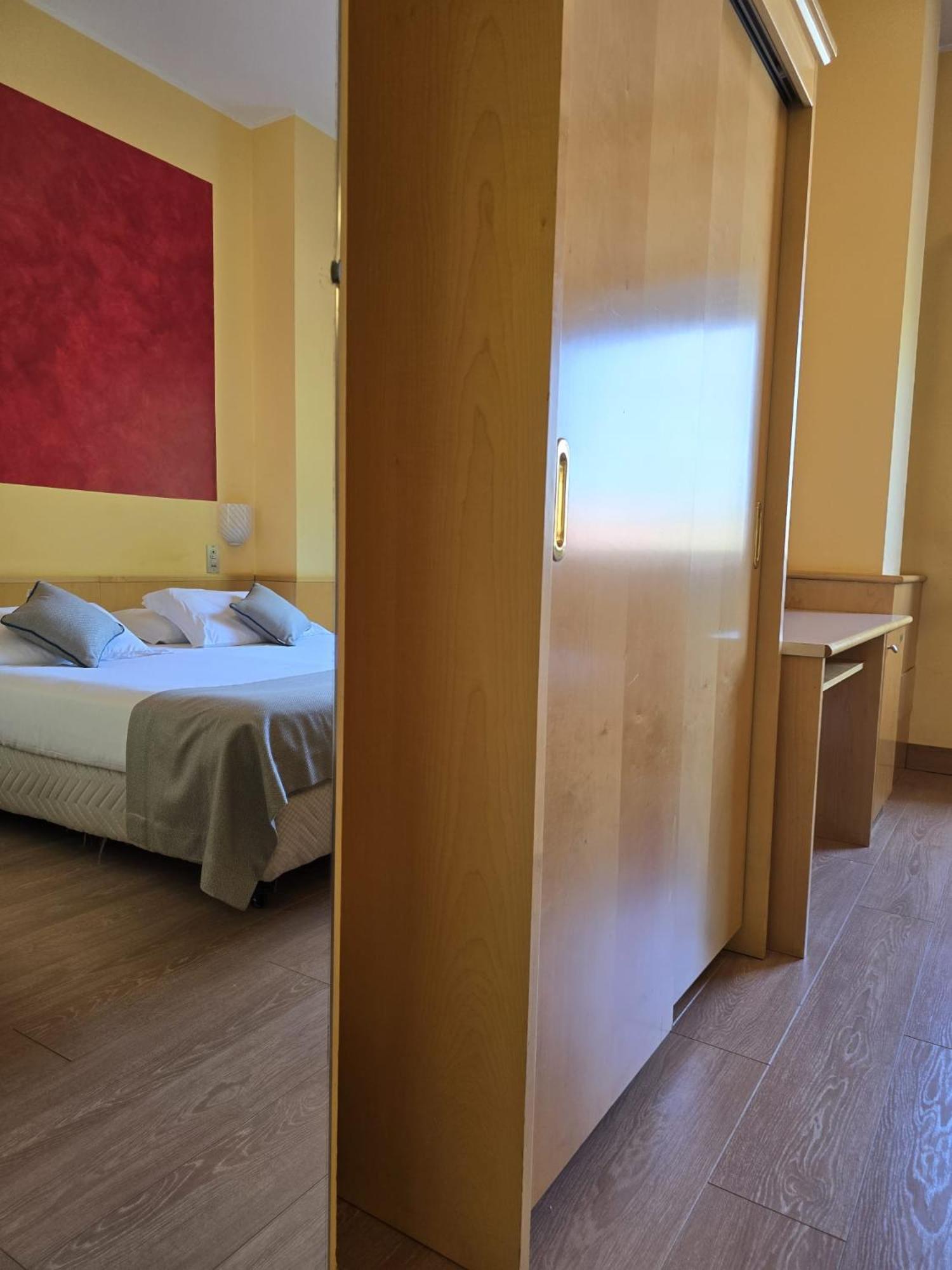 Mokinba Sant'ambroeus Hotel 3*