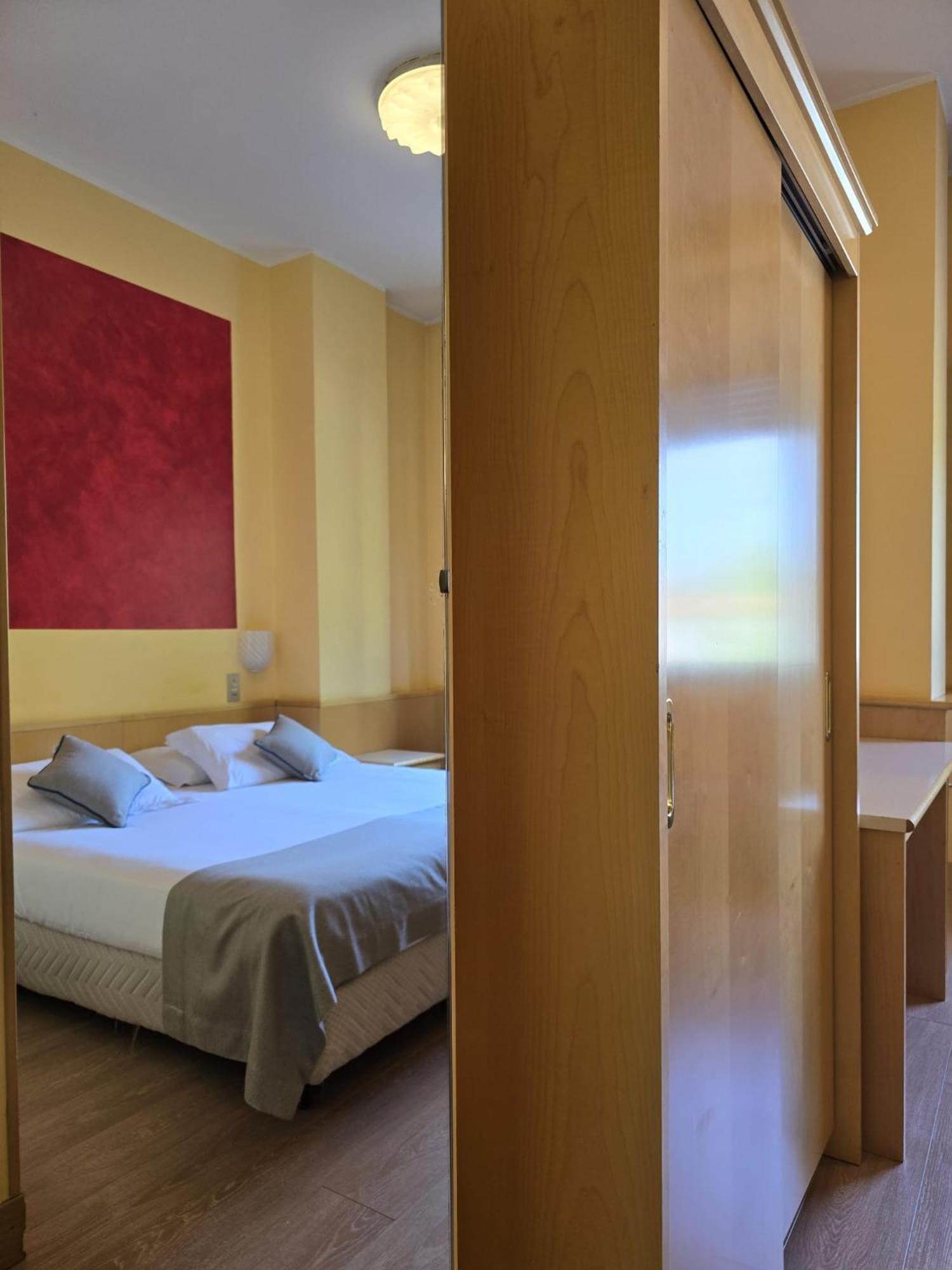 Mokinba Sant'ambroeus Hotel