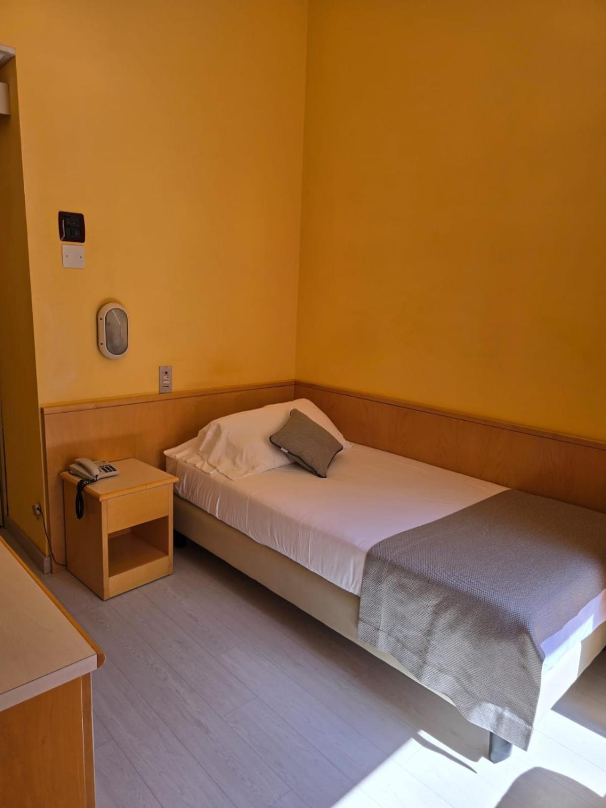 Mokinba Sant'ambroeus Mailand