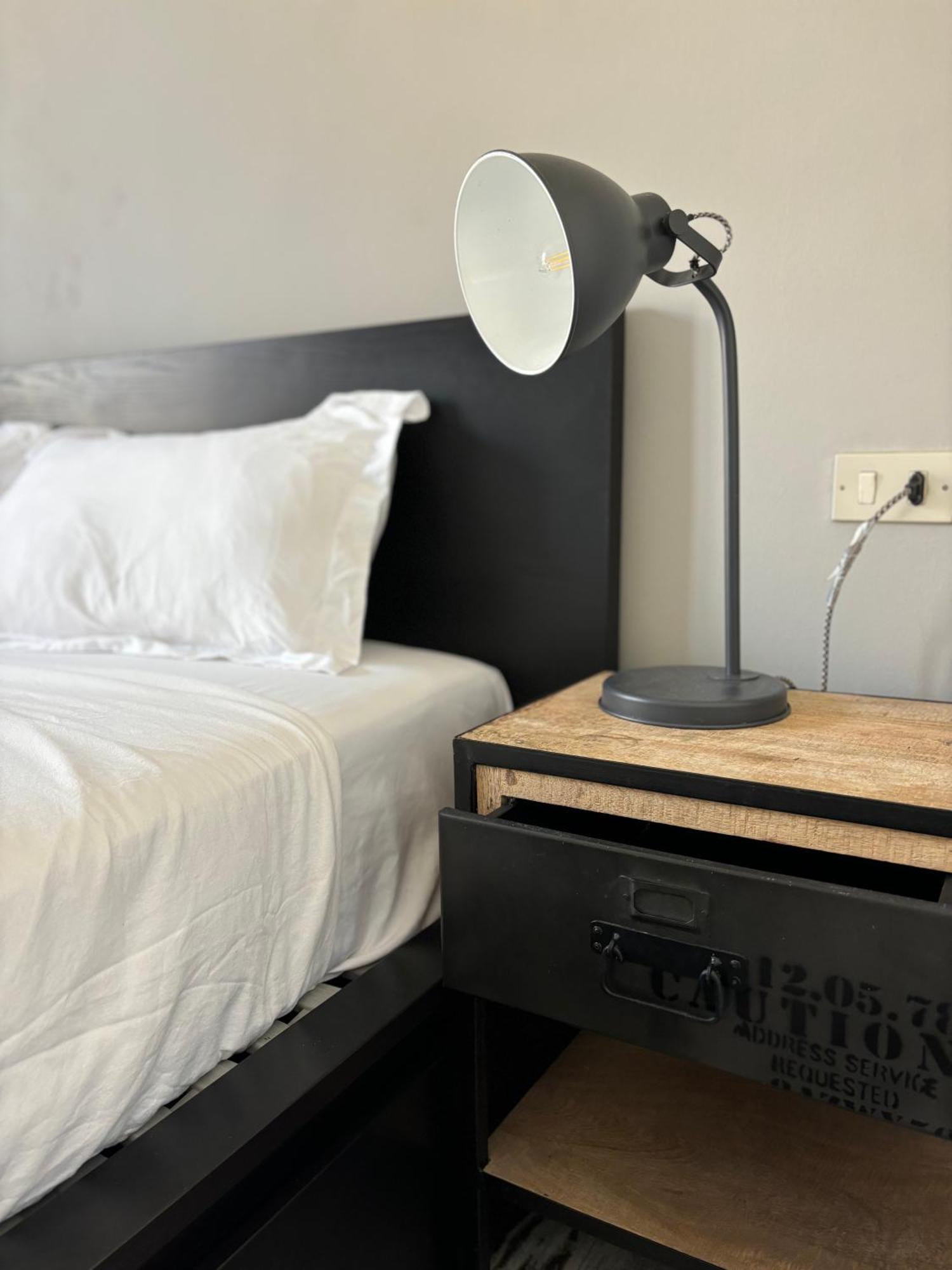 Apartment In Garibaldi Station And Self Check In 4 People Mailand