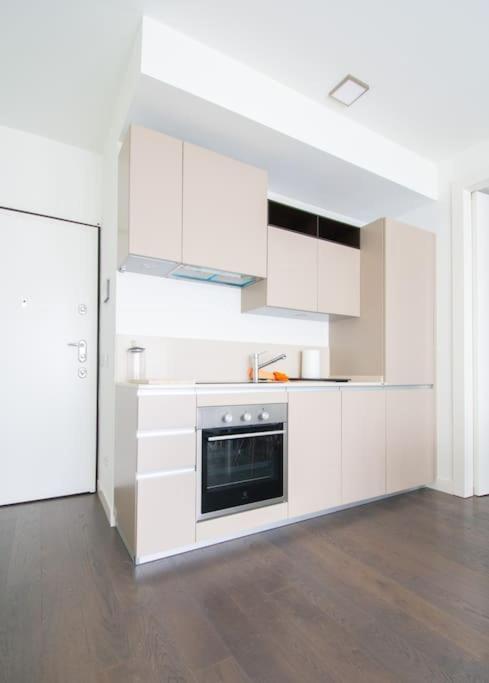 Corso Vercelli Cozy Modern Flat Appartamento