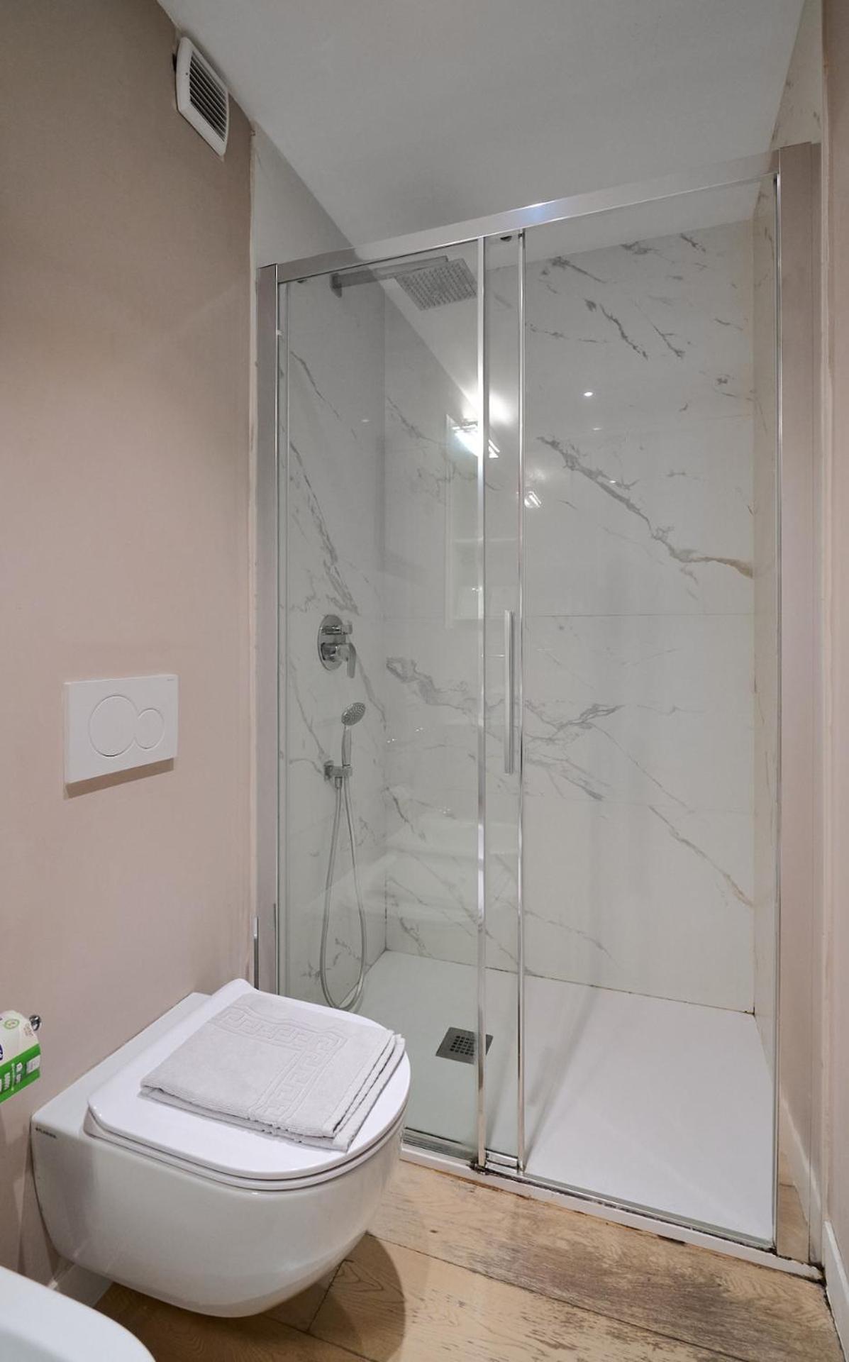 Style Loft In Great Location Apartment *