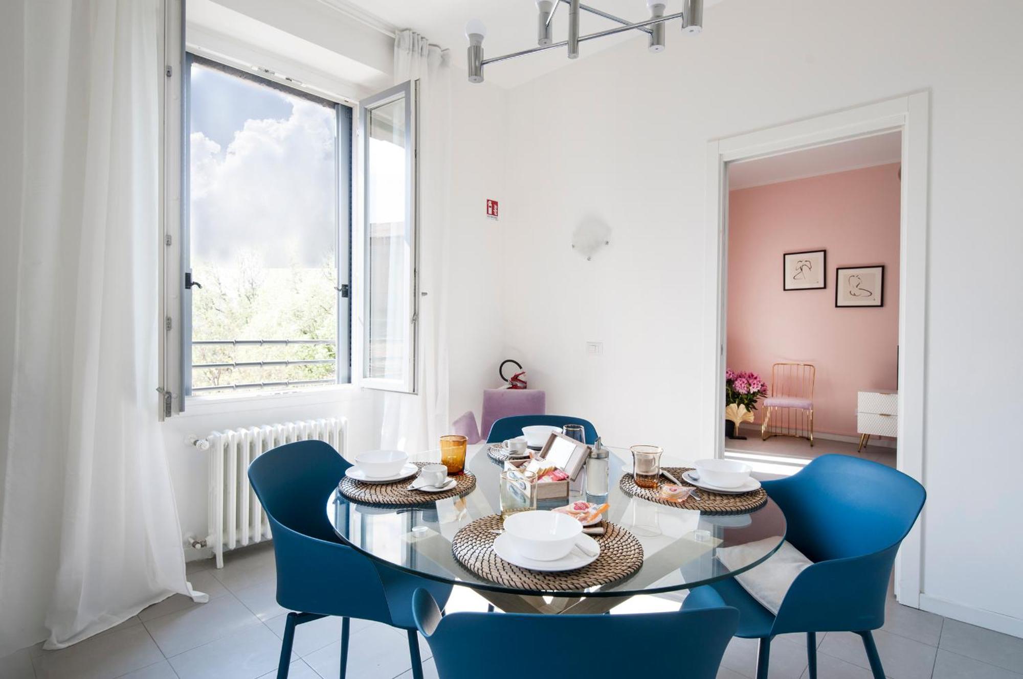 Santa Maria Square View - Family Apartment Milan