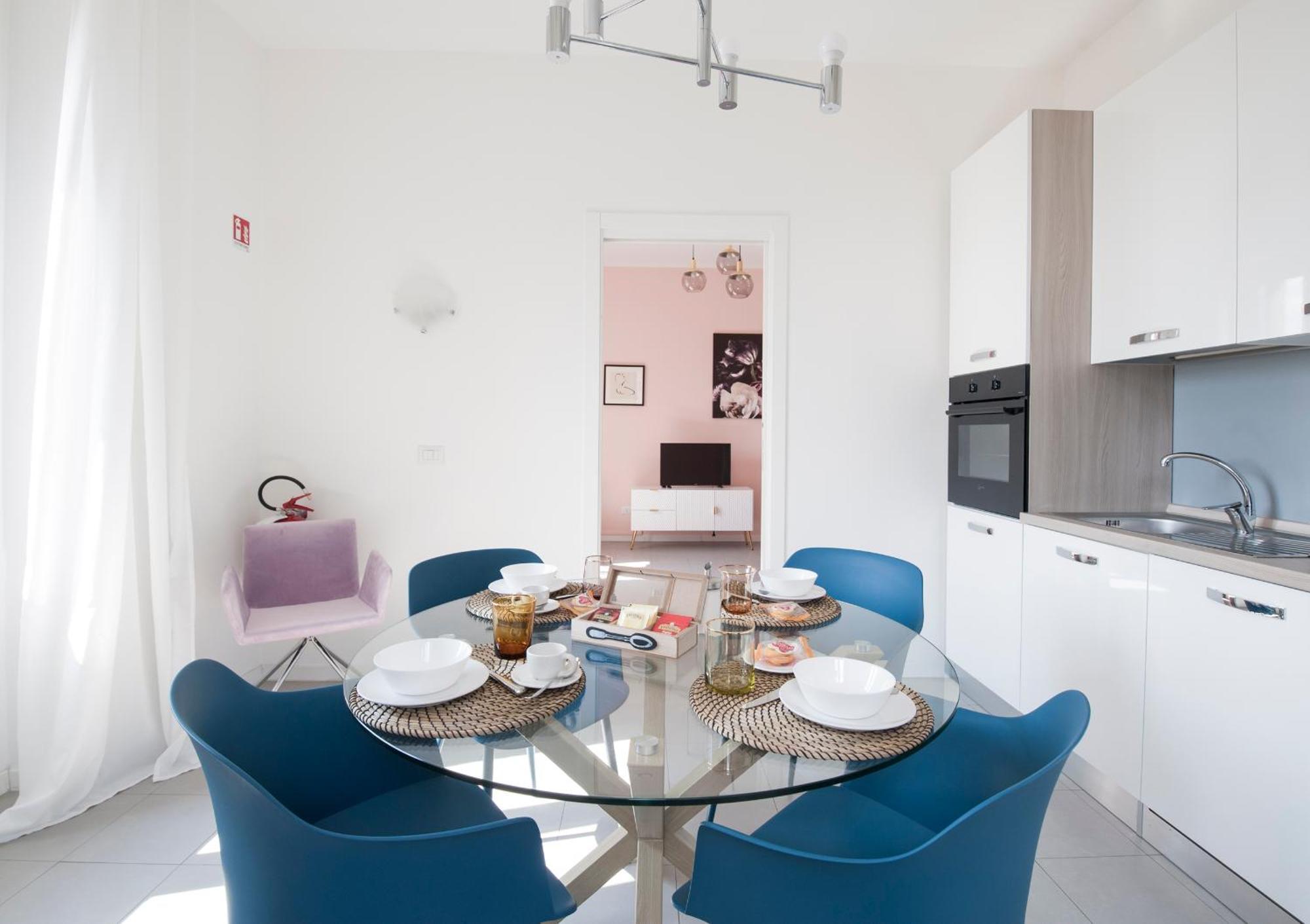 Santa Maria Square View - Family Apartment Milan