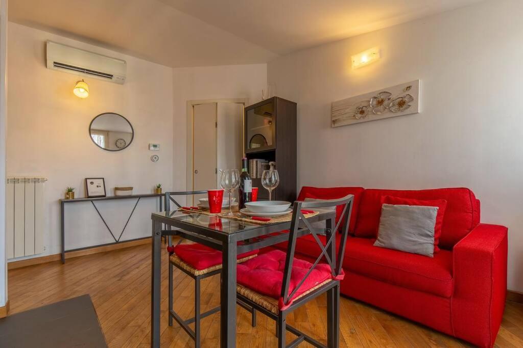 Unique & Strategic Flat, 50m From M4 Station Lejlighed *