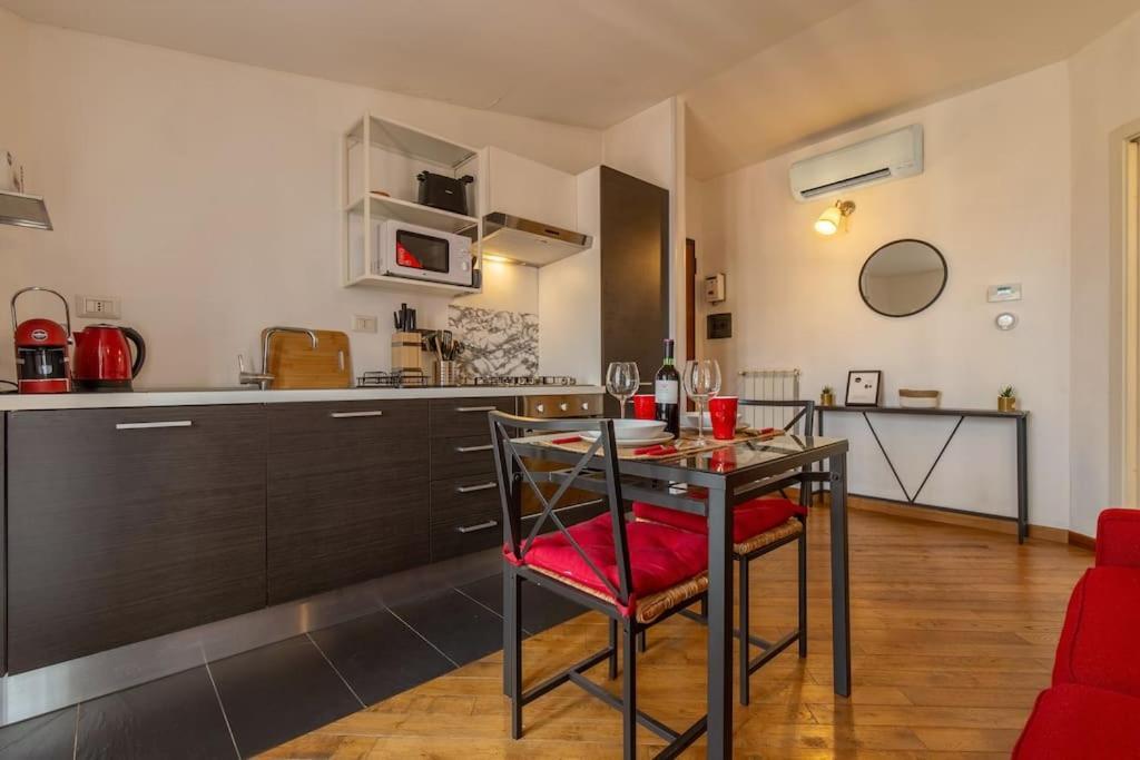 Unique & Strategic Flat, 50m From M4 Station