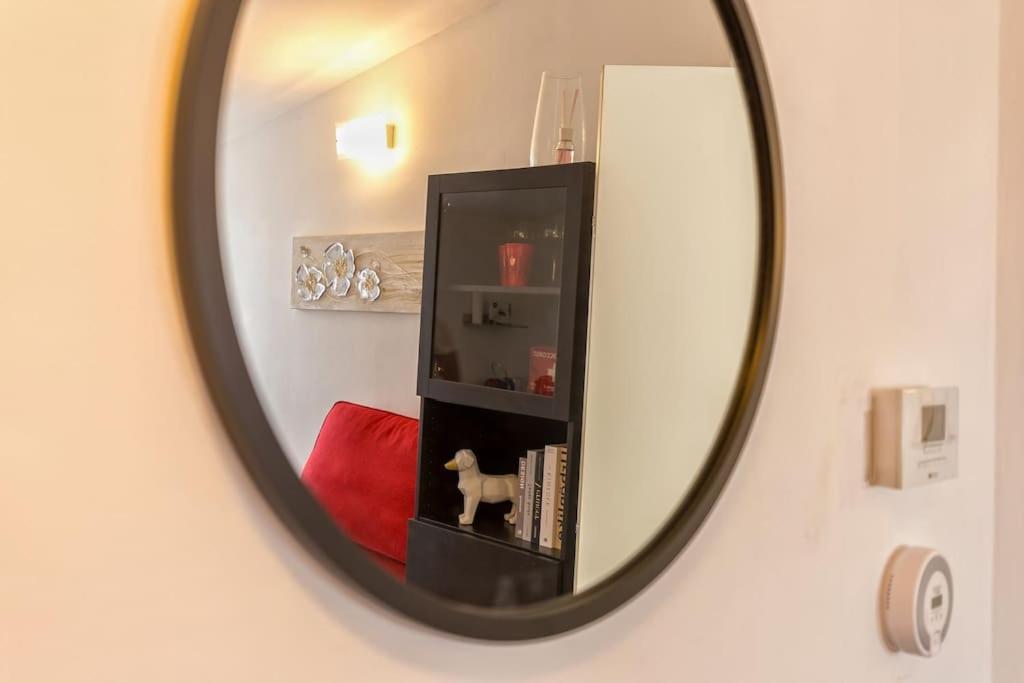 Unique & Strategic Flat, 50m From M4 Station Lejlighed *