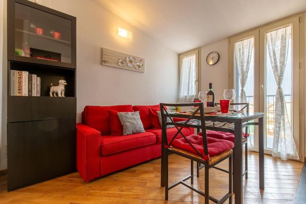 Unique & Strategic Flat, 50m From M4 Station Lejlighed