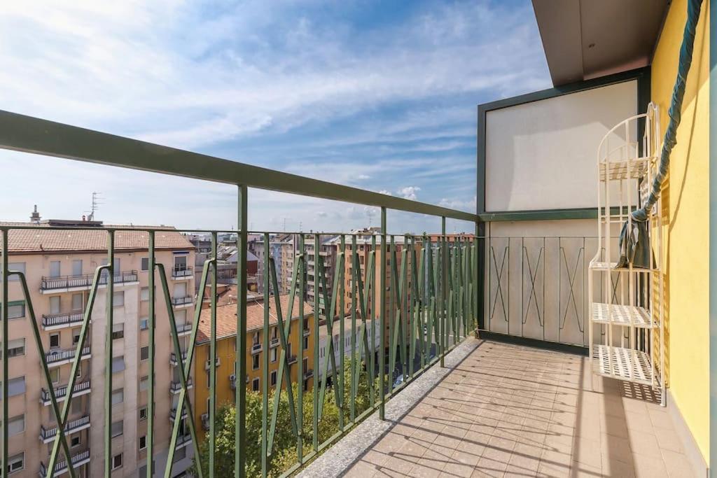 Unique & Strategic Flat, 50m From M4 Station Lejlighed *