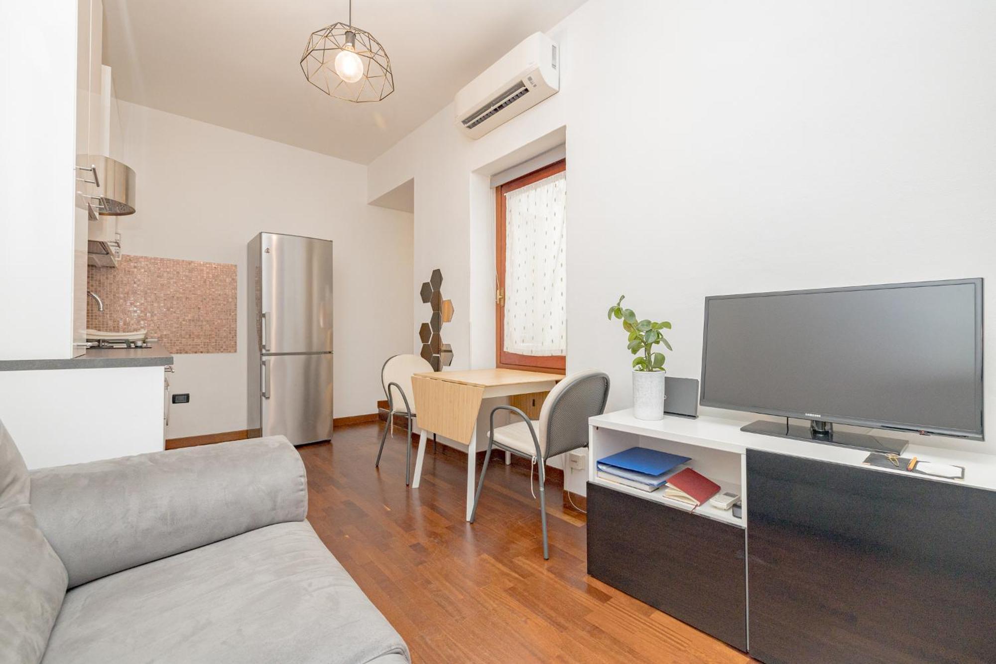 Comfortable Typical Old Style Apartment Mailand