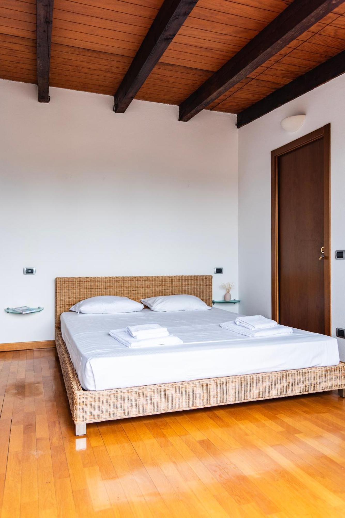 Youhosty - Rosmini 8 Milano