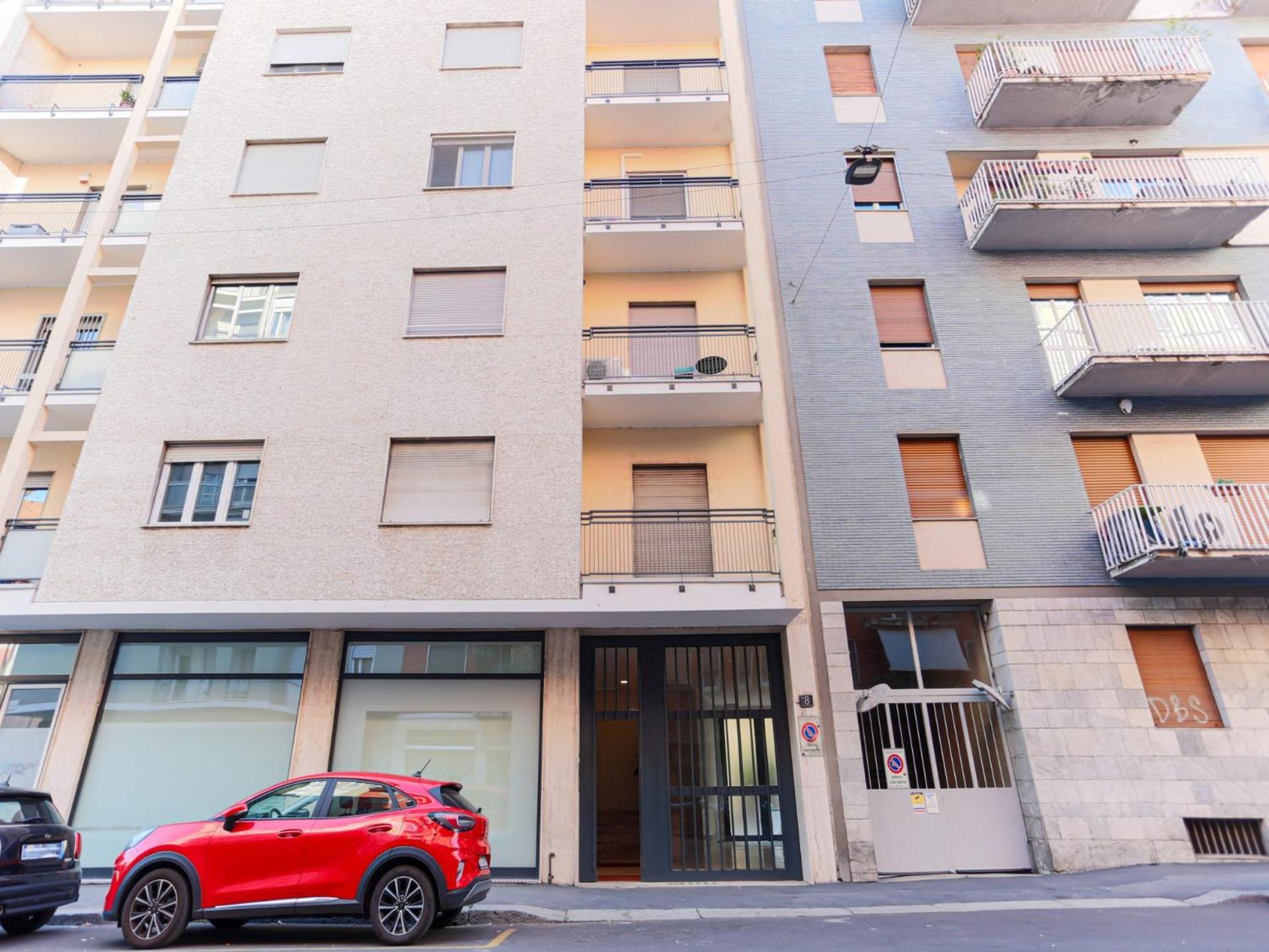 The Rent - Spacious And Renovated Multi-room In The Missori Area * Milaan