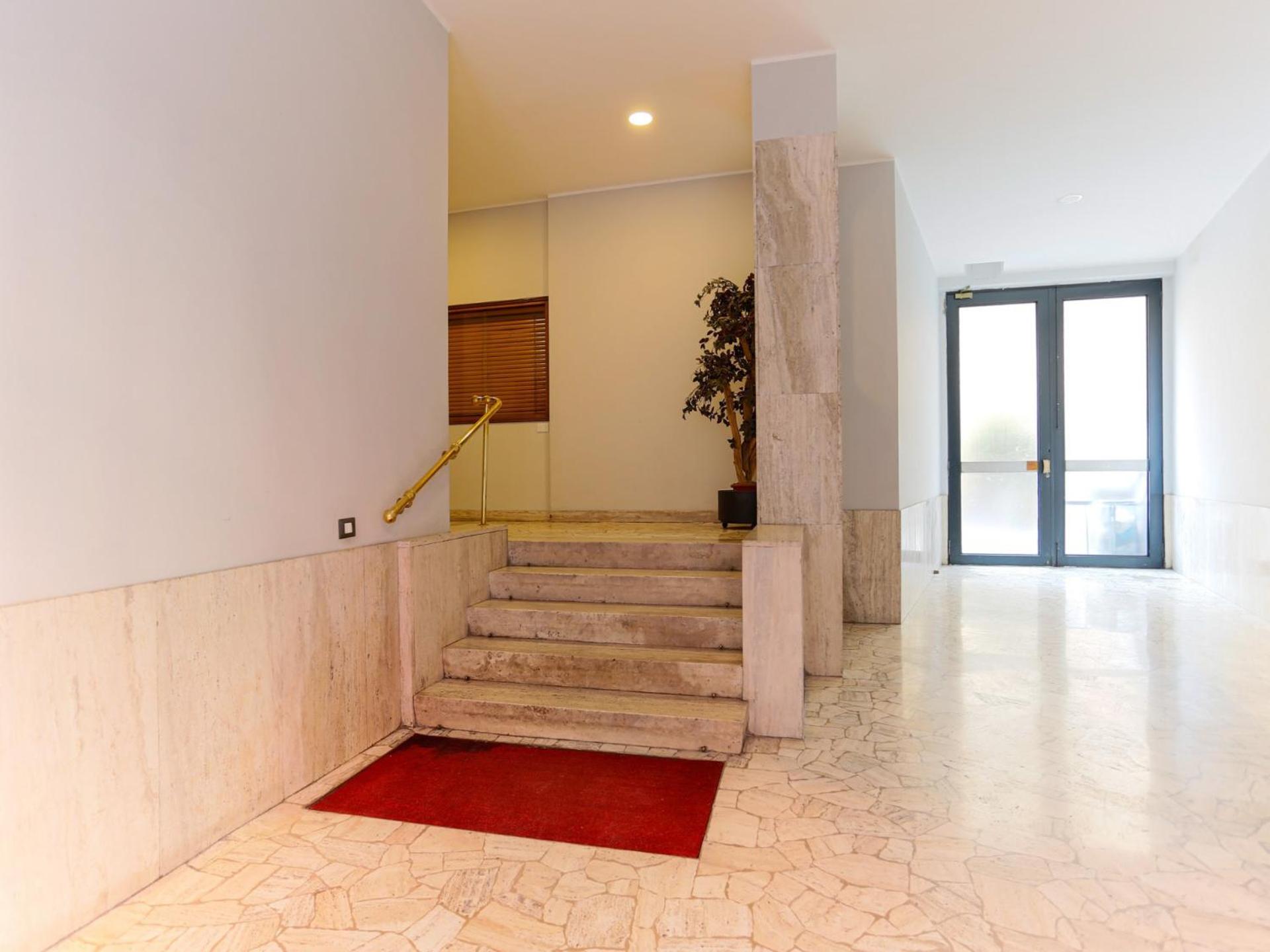 The Rent - Spacious And Renovated Multi-room In The Missori Area Appartement *