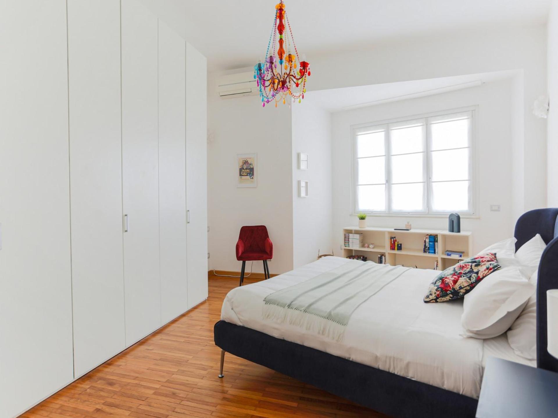The Rent - Spacious And Renovated Multi-room In The Missori Area Appartement