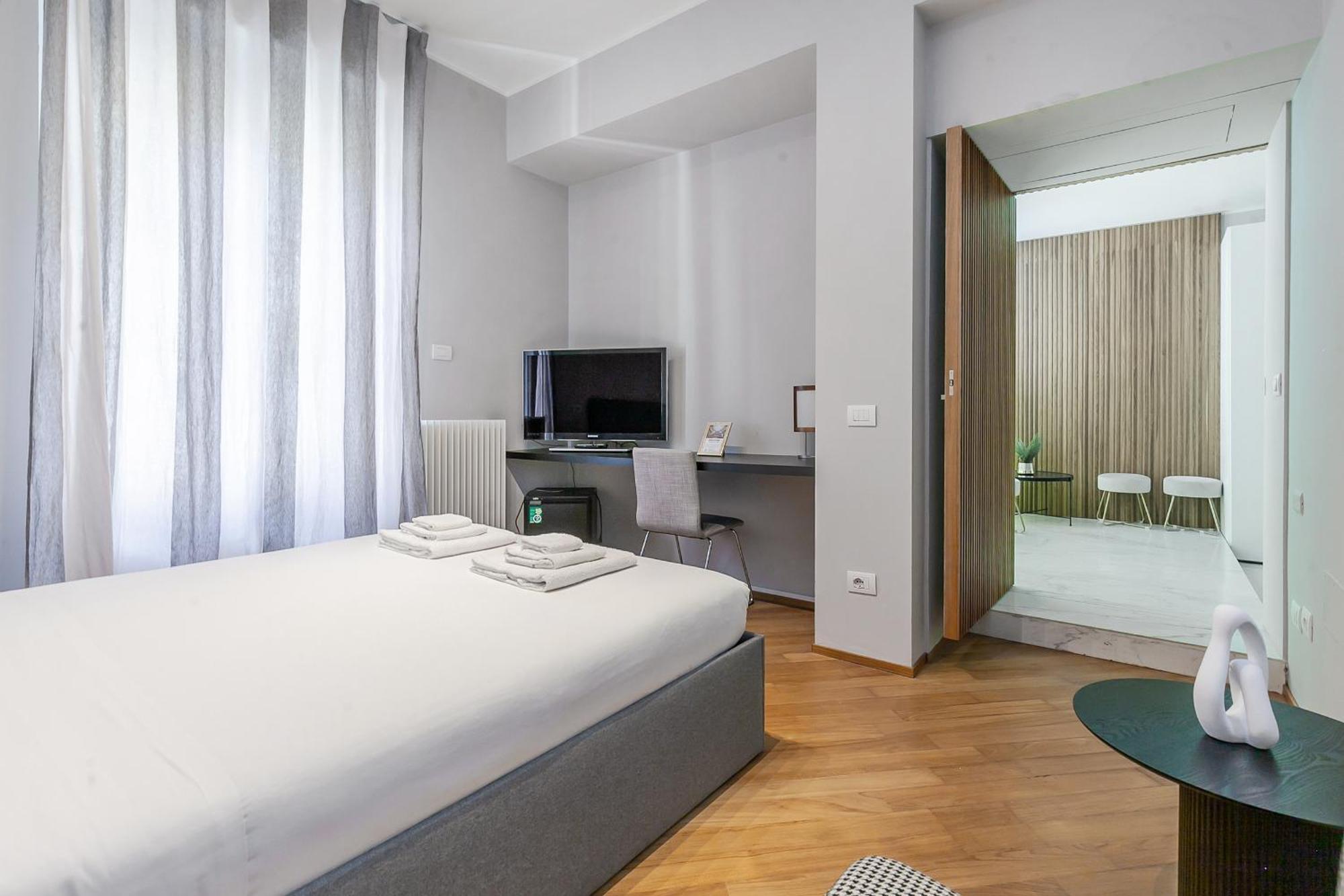 Apartment San Babila Prestige - A Few Steps From Duomo Milan