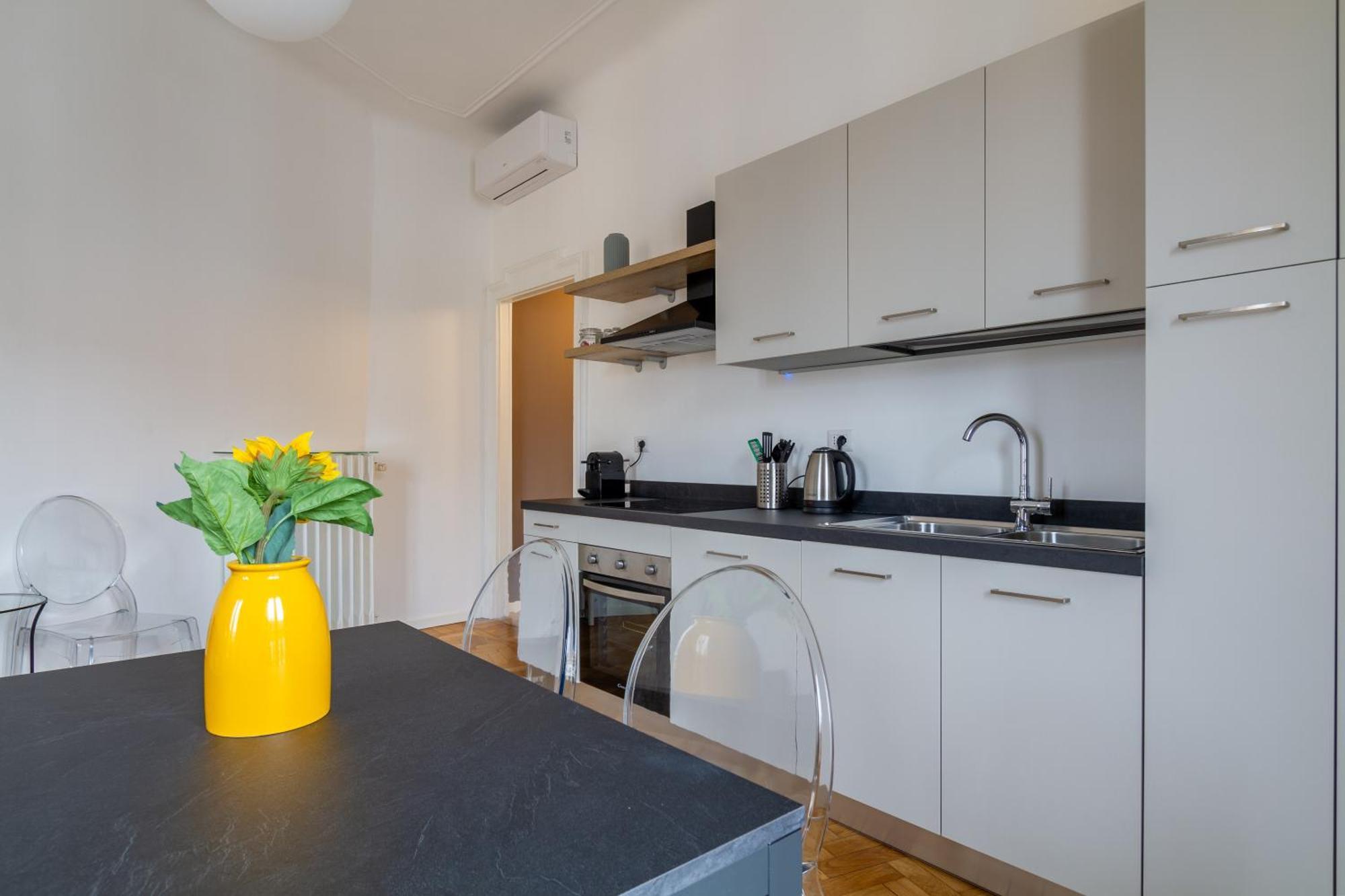 In Historic Building- Porta Venezia Leilighet