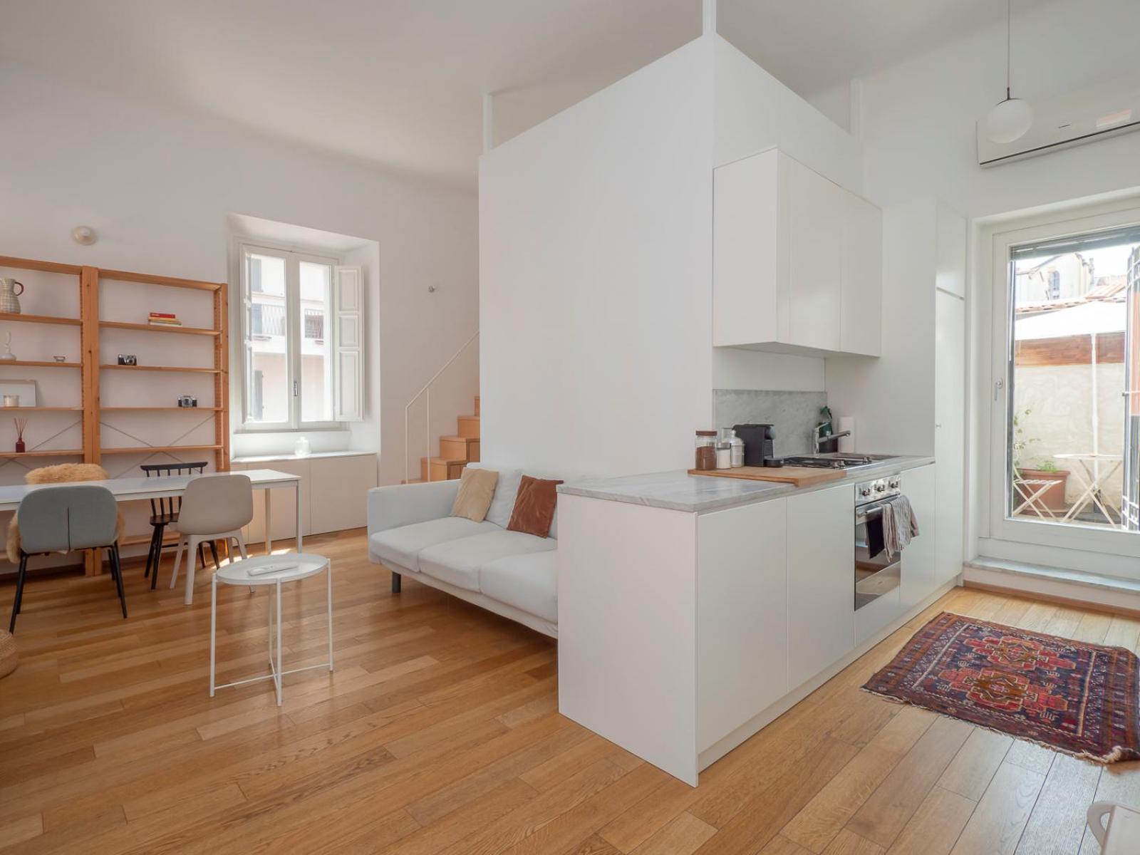 Xenia - Attic In Chinatown * Milano