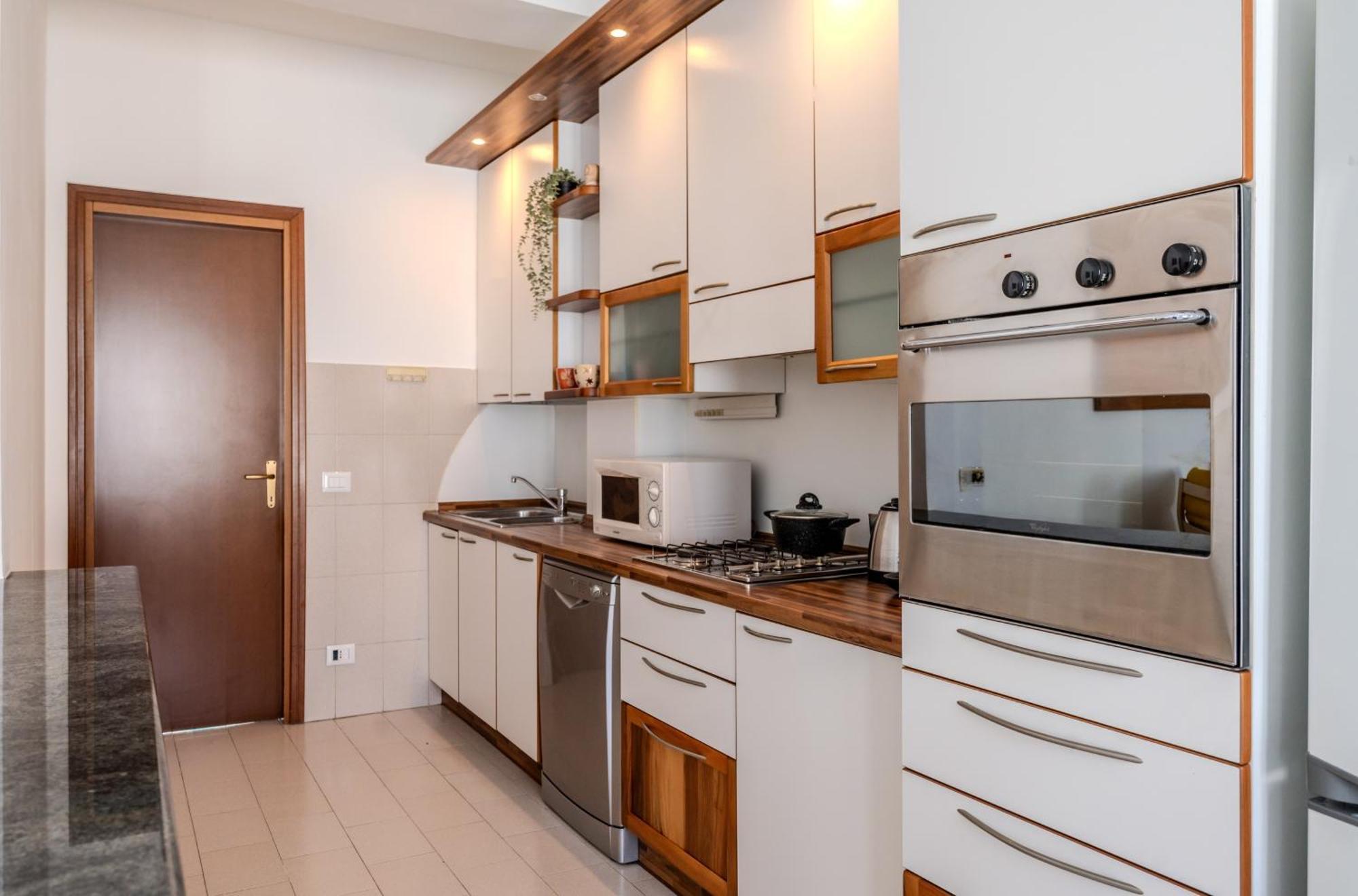 Stylish & Cozy Loft Near Life - Metro 50m Leilighet Milano