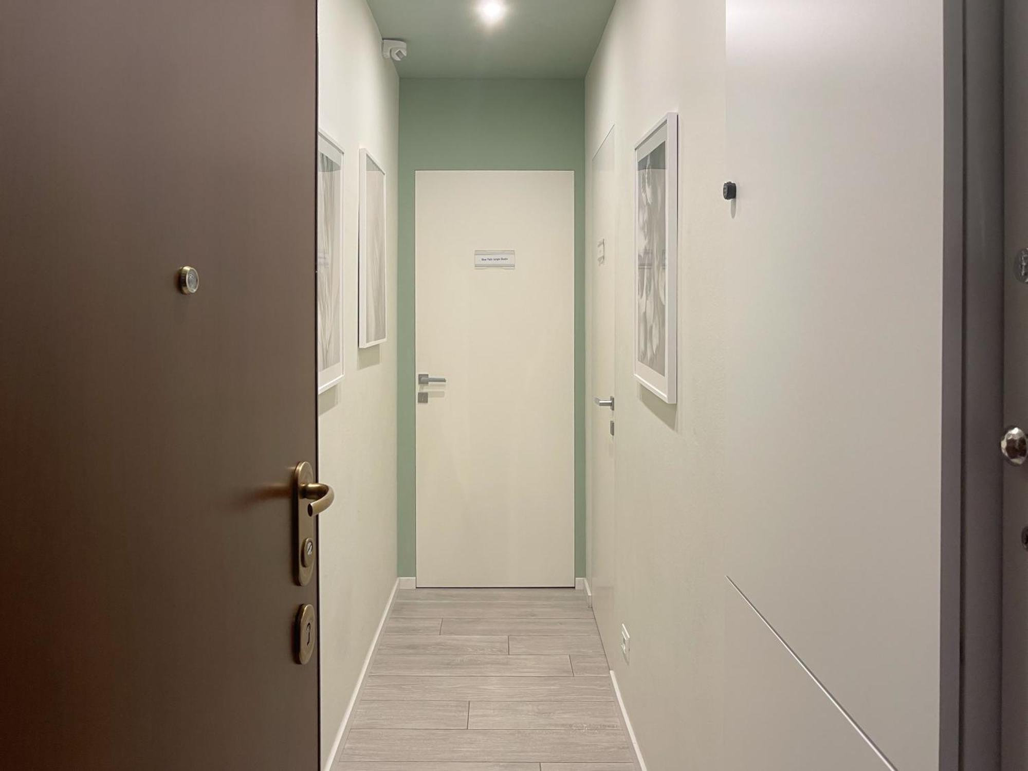 Blue Palm Jungle Self Checkin Design Apartment Milan