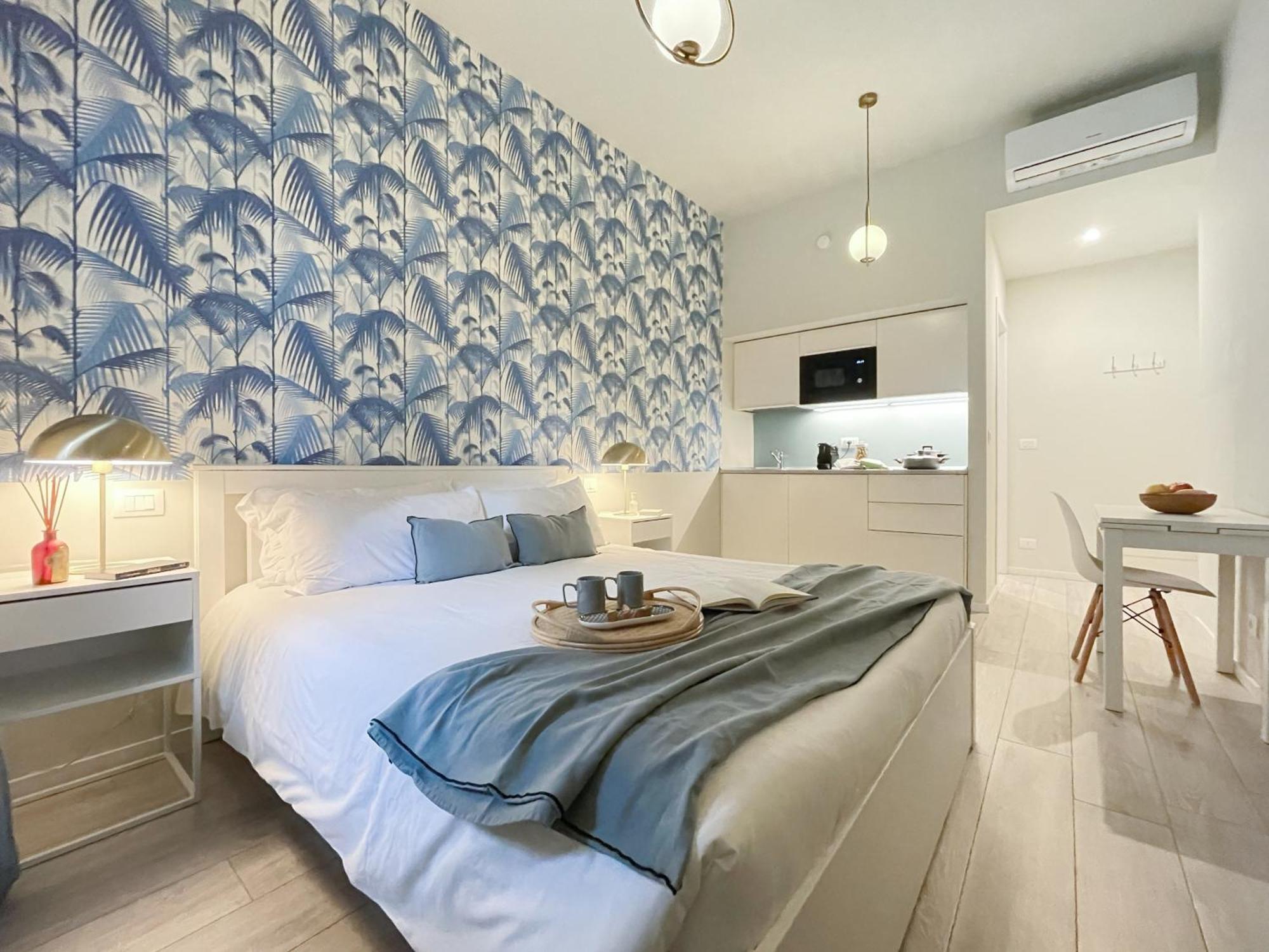 Blue Palm Jungle Self Checkin Design Apartment