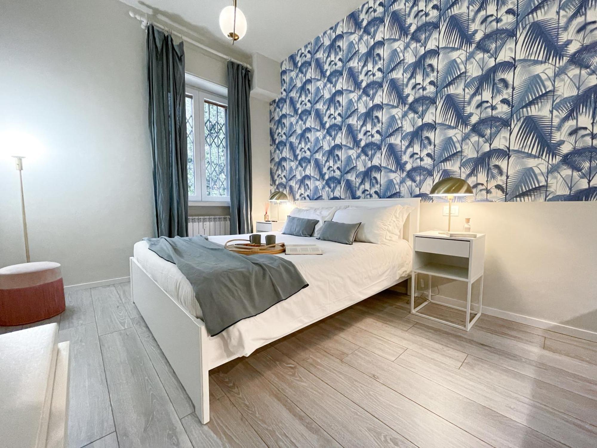 Apartment Blue Palm Jungle Self Checkin Design *