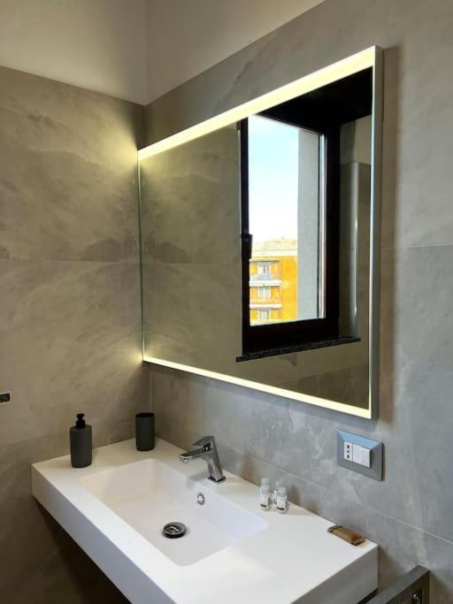 Stadio Fiera Ampio E Luminoso Con Balcone Apartment *
