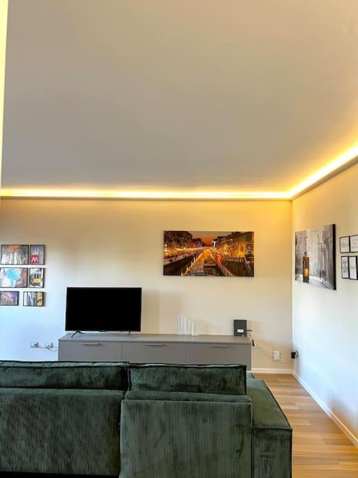 Stadio Fiera Ampio E Luminoso Con Balcone Apartment Mailand