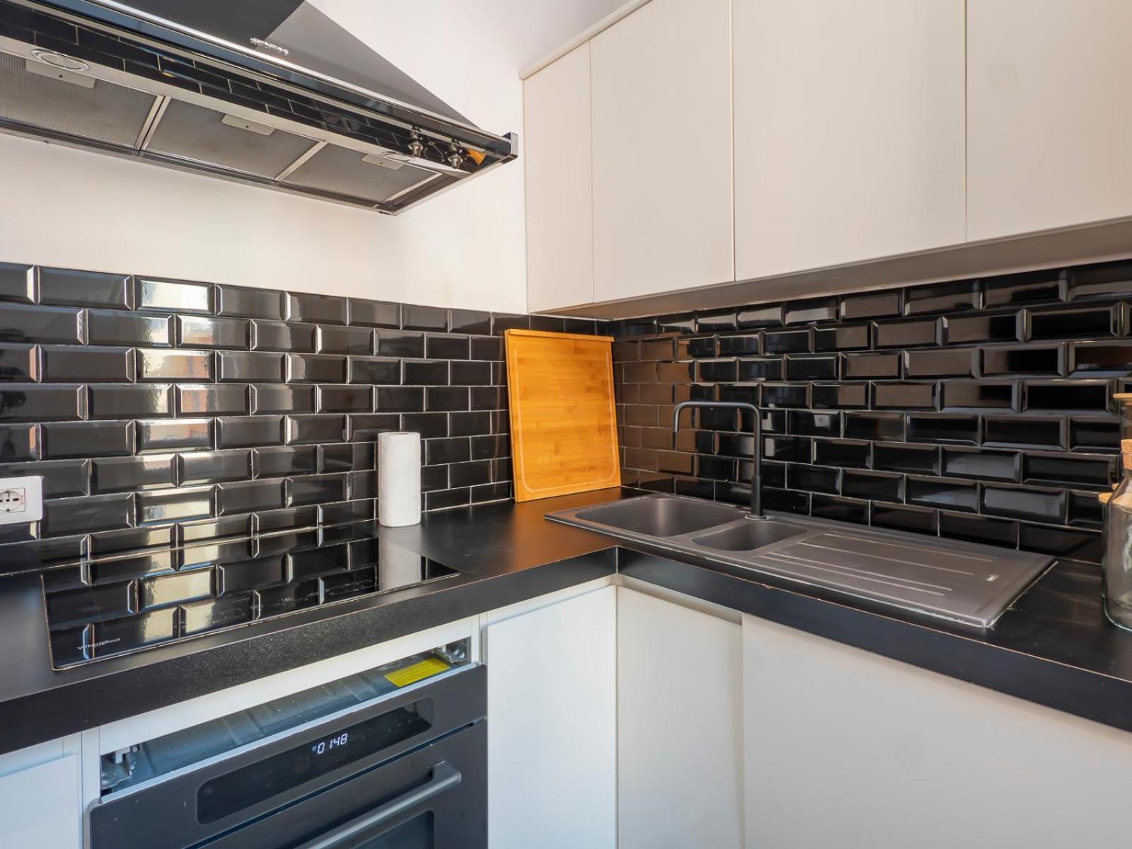 Xenia - Spacious Four-room In Moscova Milano