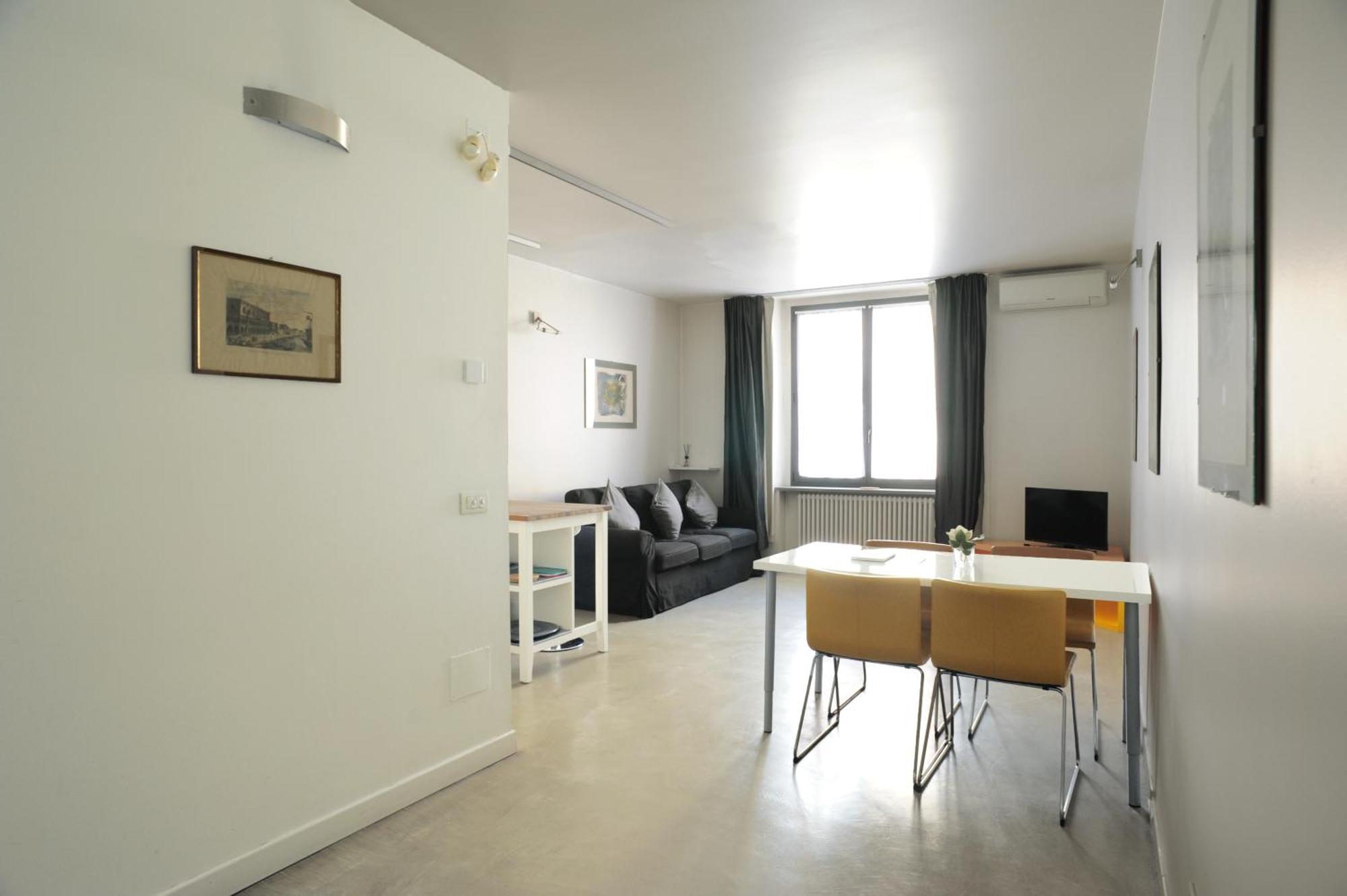 Sant Ambrogio With Private Terrace In Shared Flat * Milano