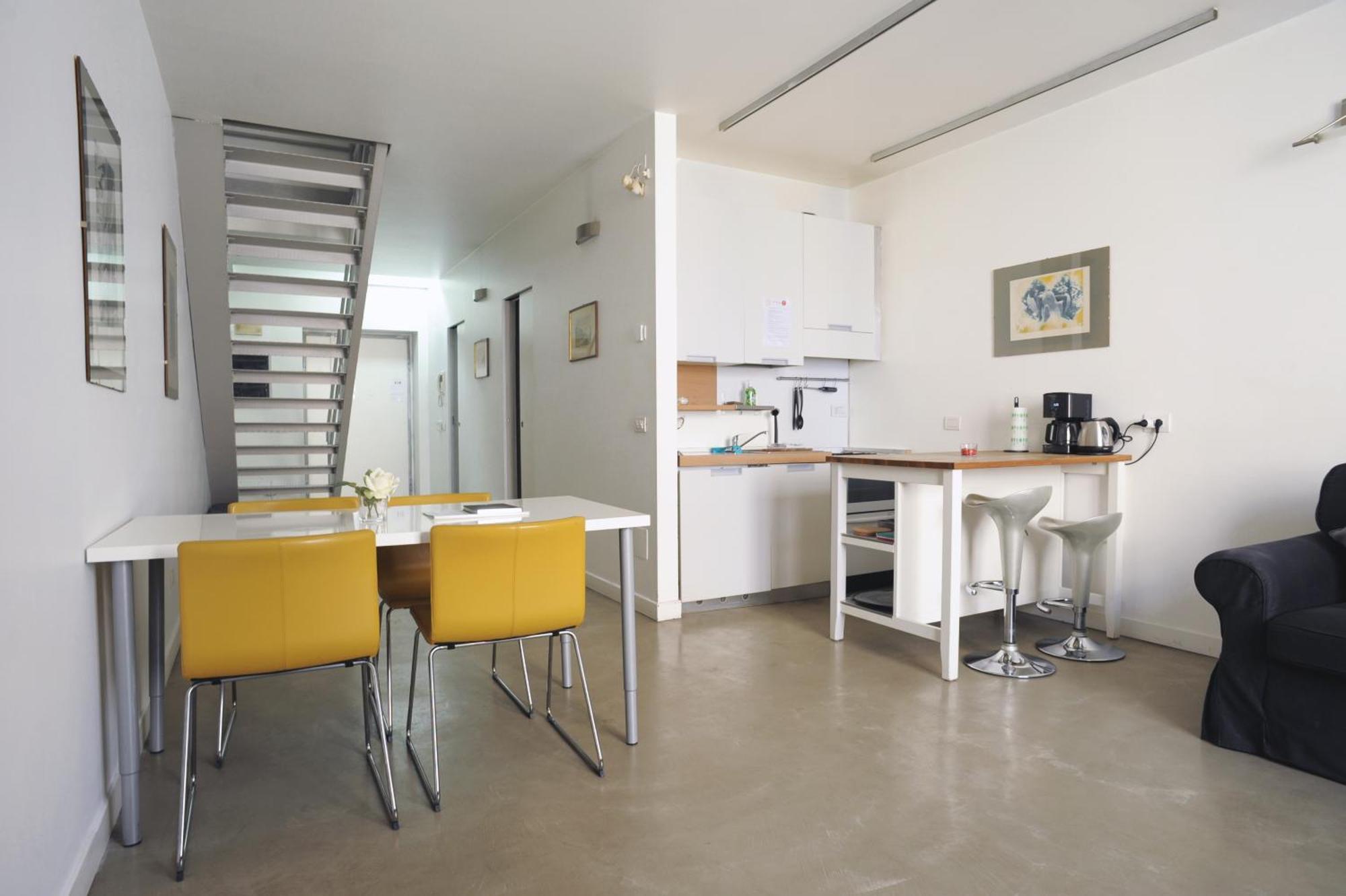 Sant Ambrogio With Private Terrace In Shared Flat Alloggio in famiglia Milano