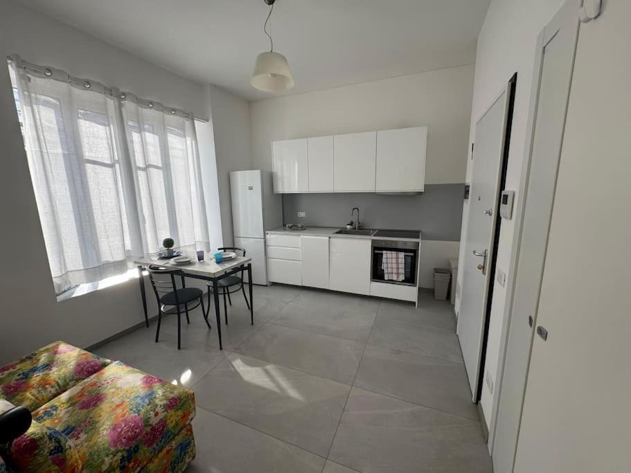 Appartement --free Private Parking-wi- Fi And A-c