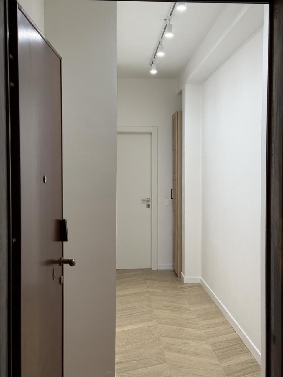 Bollicina - Balcony & Paid On-site Parking Apartment